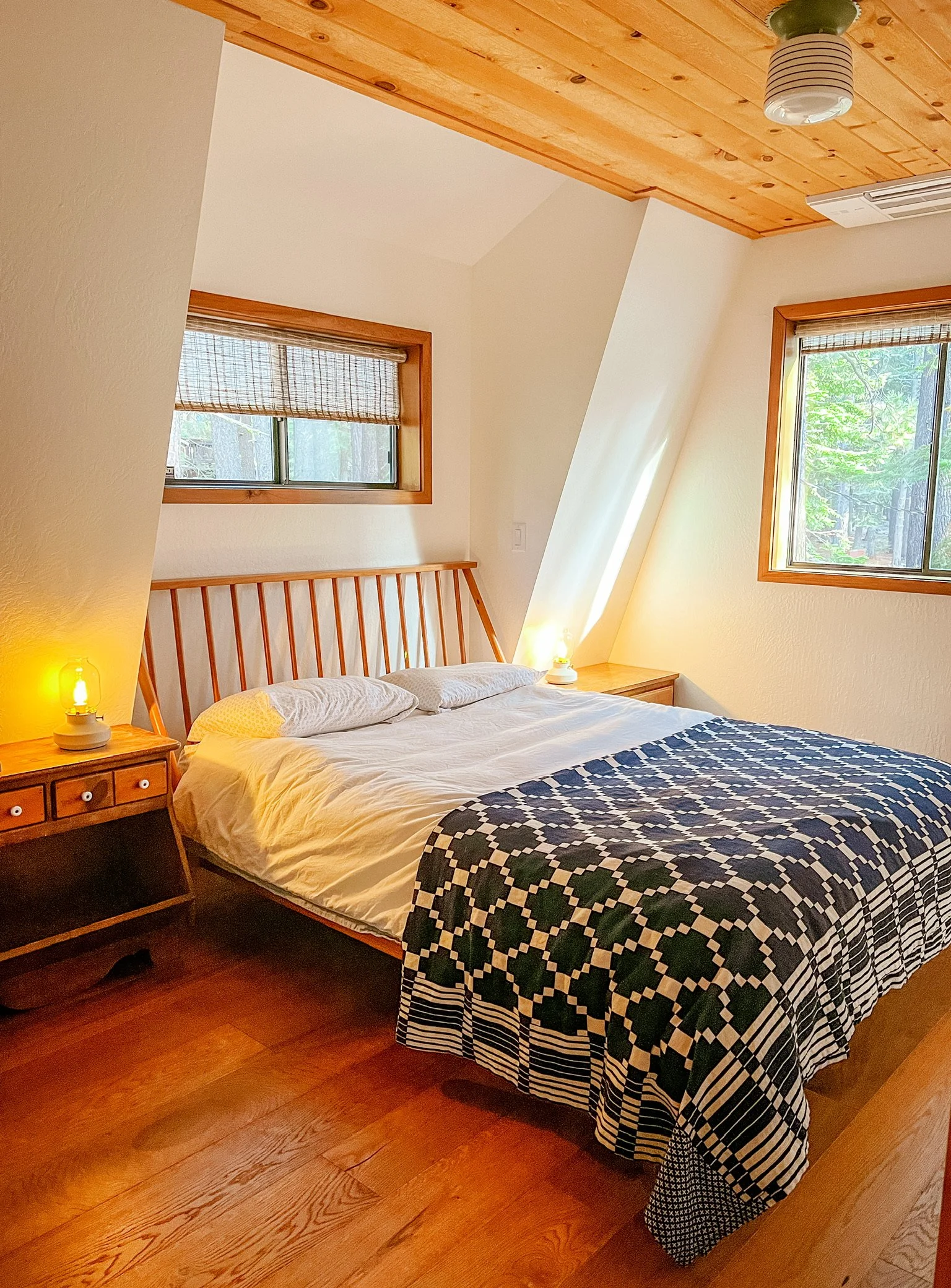 Cabin Queen Bedroom Upstairs, Tahoe Donner.