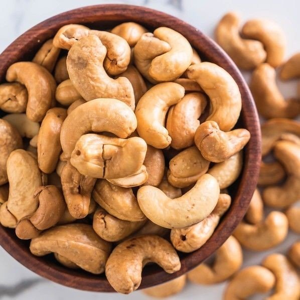 My Coconut Curry Cashews are a nice, quick, easy-to-make snack, and is perfect for summer travels. Optional: add white raisins after baking. Yum! ⁠
⁠
Recipe is linked in my bio 👆⁠