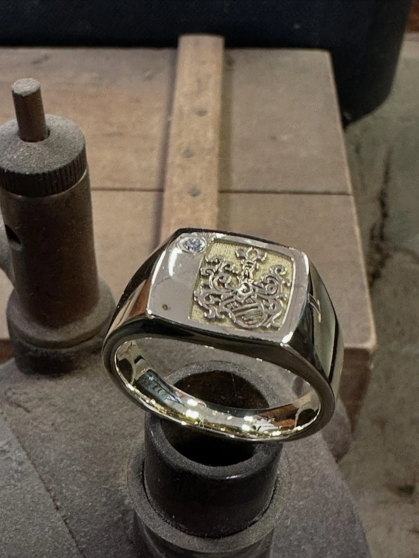 #goldschmiede #trauringe  #schmuck #handwerk #individuell #design #essen #ruhrgebiet #ring #verlobungsring #Handarbeit #heirat  #kette #Ohrring 
#Armreif #Werkstatt #goldschmiedewerkstatt #gold #silber #Platin #Palladium #rosegold #rotgold #wei&szlig