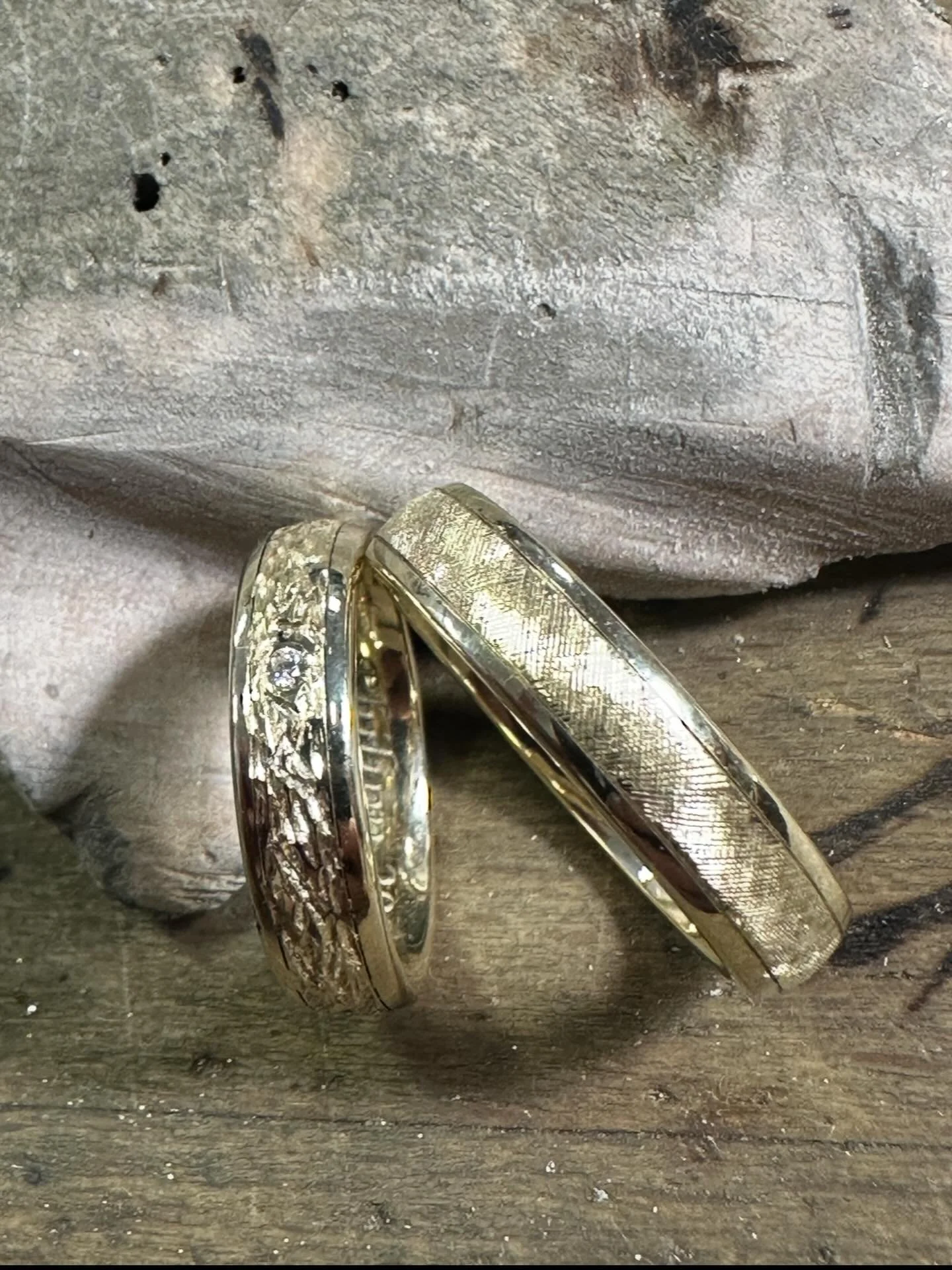 #goldschmiede #trauringe  #schmuck #handwerk #individuell #design #essen #ruhrgebiet #ring #verlobungsring #Handarbeit #heirat  #kette #Ohrring 
#Armreif #Werkstatt #goldschmiedewerkstatt #gold #silber #Platin #Palladium #rosegold #rotgold #wei&szlig