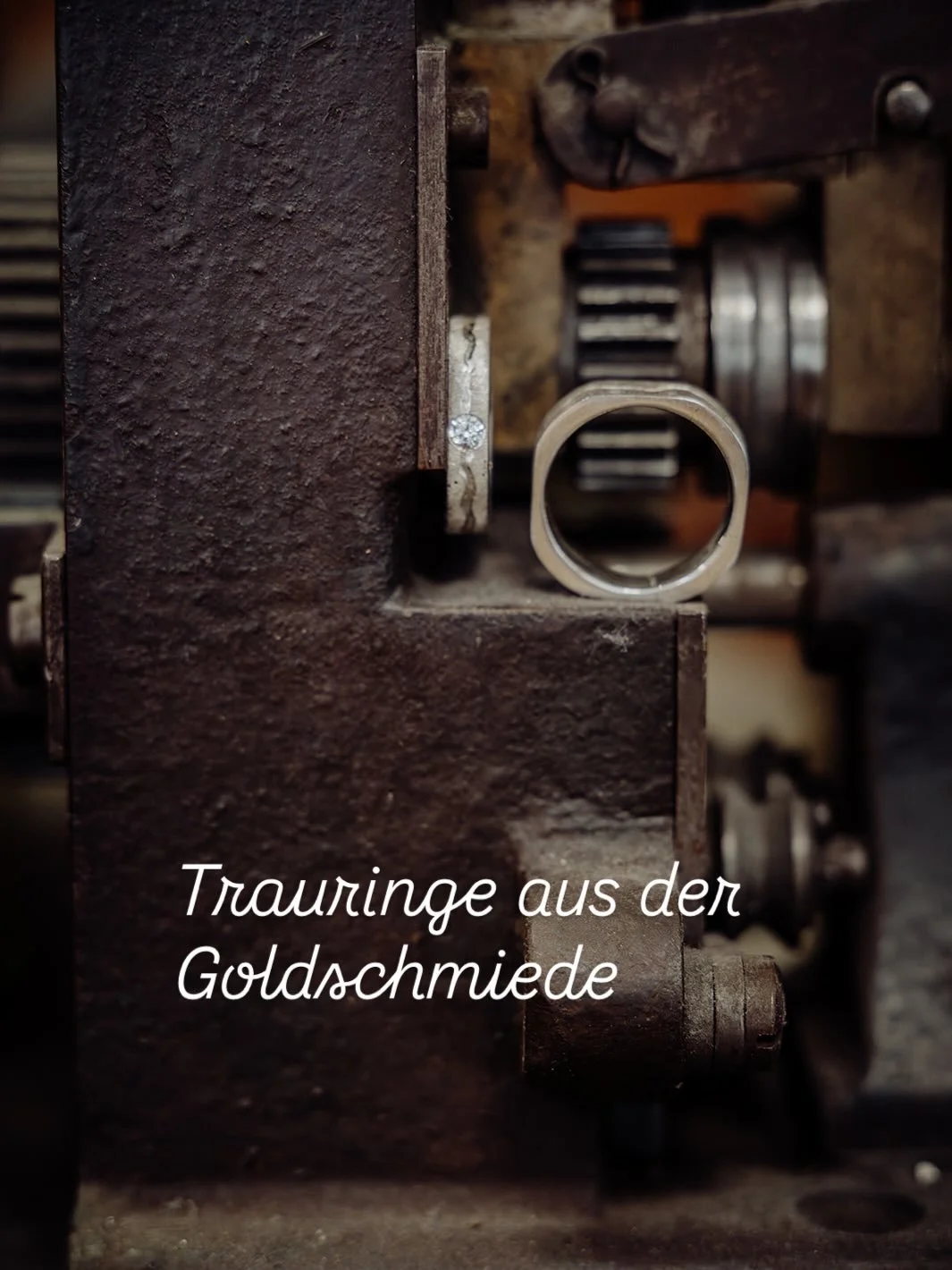 #goldschmiede #trauringe  #schmuck #handwerk #individuell #design #essen #ruhrgebiet #ring #verlobungsring #Handarbeit #heirat  #kette #Ohrring 
#Armreif #Werkstatt #goldschmiedewerkstatt #gold #silber #Platin #Palladium #rosegold #rotgold #wei&szlig