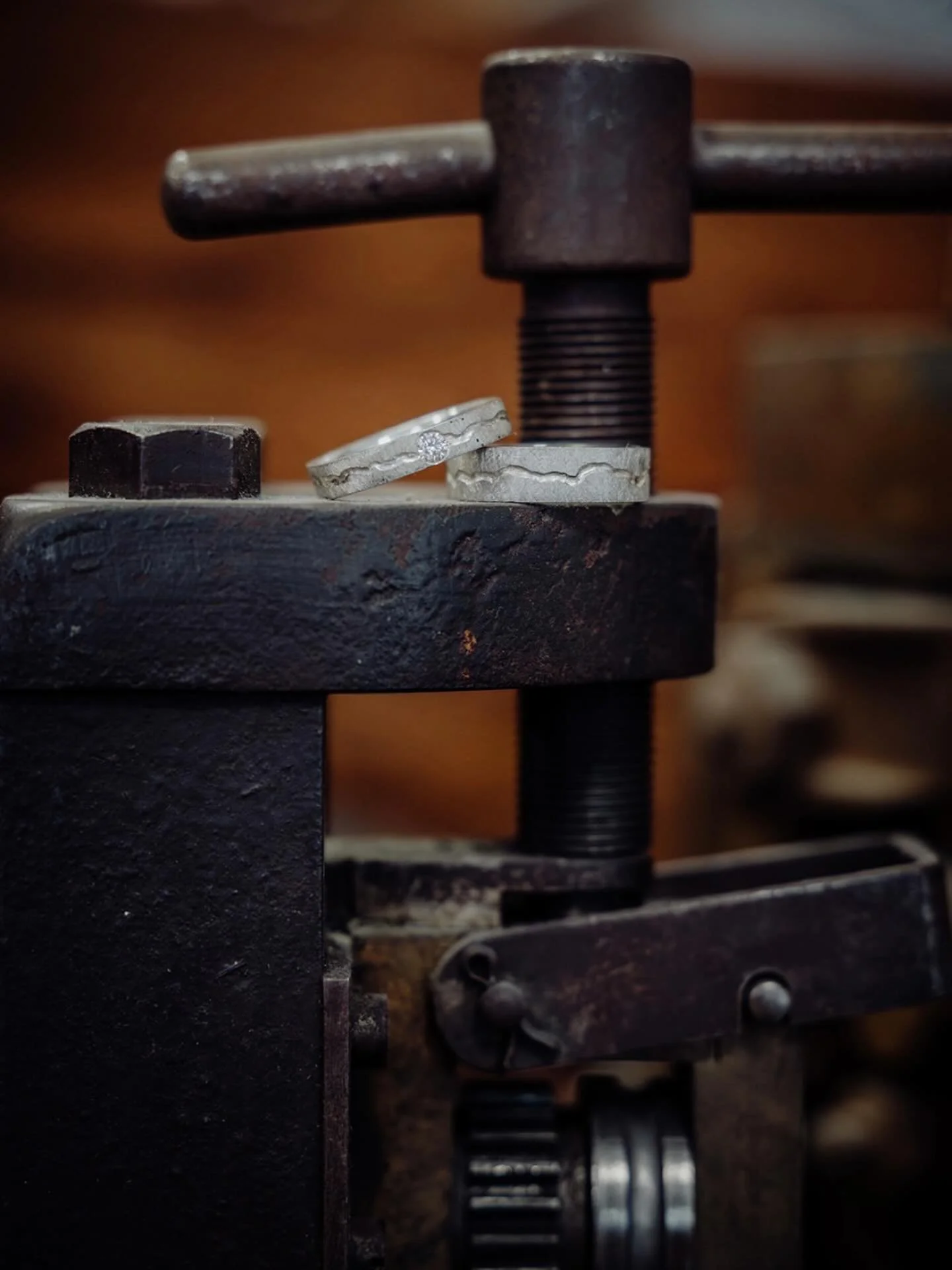 #goldschmiede #trauringe  #schmuck #handwerk #individuell #design #essen #ruhrgebiet #ring #verlobungsring #Handarbeit #heirat  #kette #Ohrring 
#Armreif #Werkstatt #goldschmiedewerkstatt #gold #silber #Platin #Palladium #rosegold #rotgold #wei&szlig