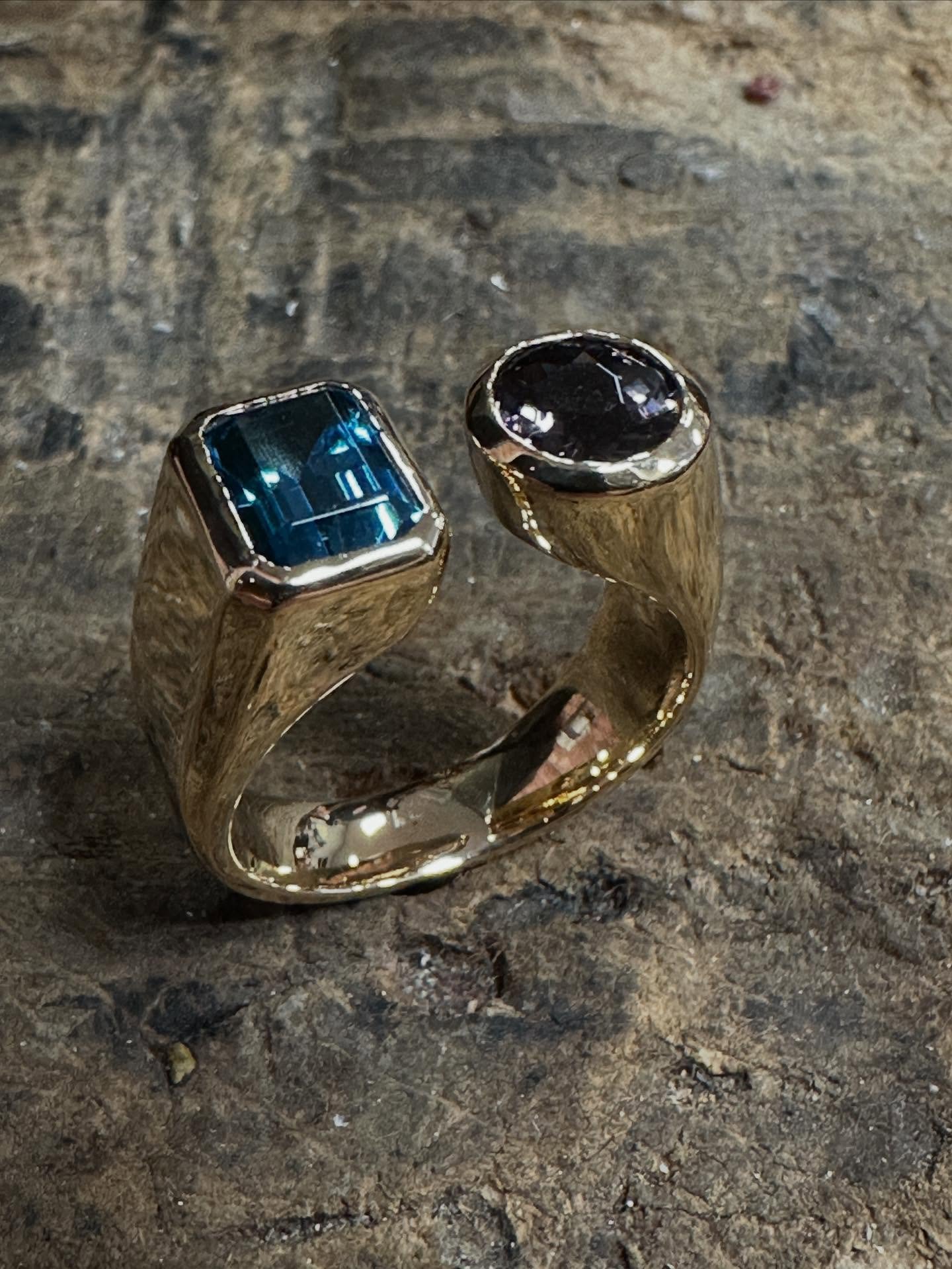 Gelbgold Ring mit Topas und Spinelle #Gold #goldschmied #ring