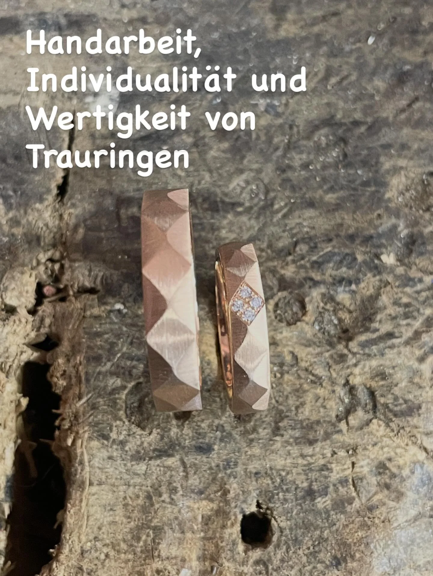 Jedes Paar ist einzigartig &ndash; genau wie unsere Trauringe.
In sorgf&auml;ltiger Handarbeit gefertigt, entstehen Unikate, die eure pers&ouml;nliche Geschichte tragen.
Keine Massenproduktion, kein Standarddesign, sondern individuell gestaltete Trau