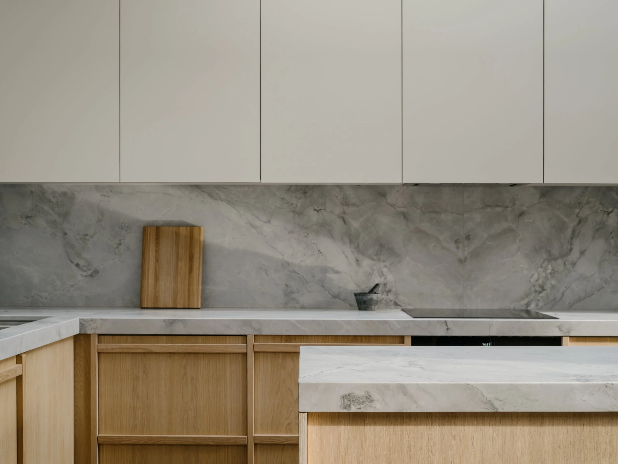 Marble and oak kitchen, Greenwich — JHA Studio