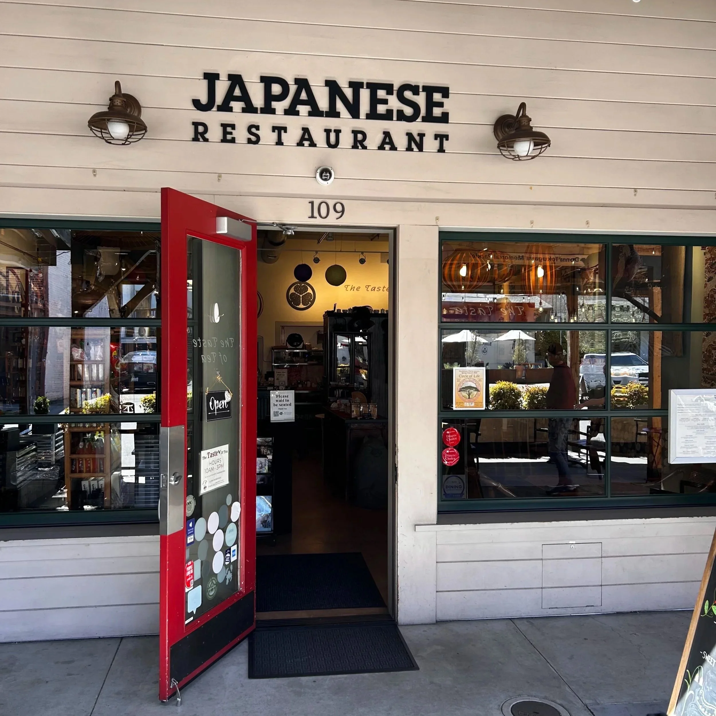 Excellent Teas and lunches-Healdsburg
                   Click pic for info