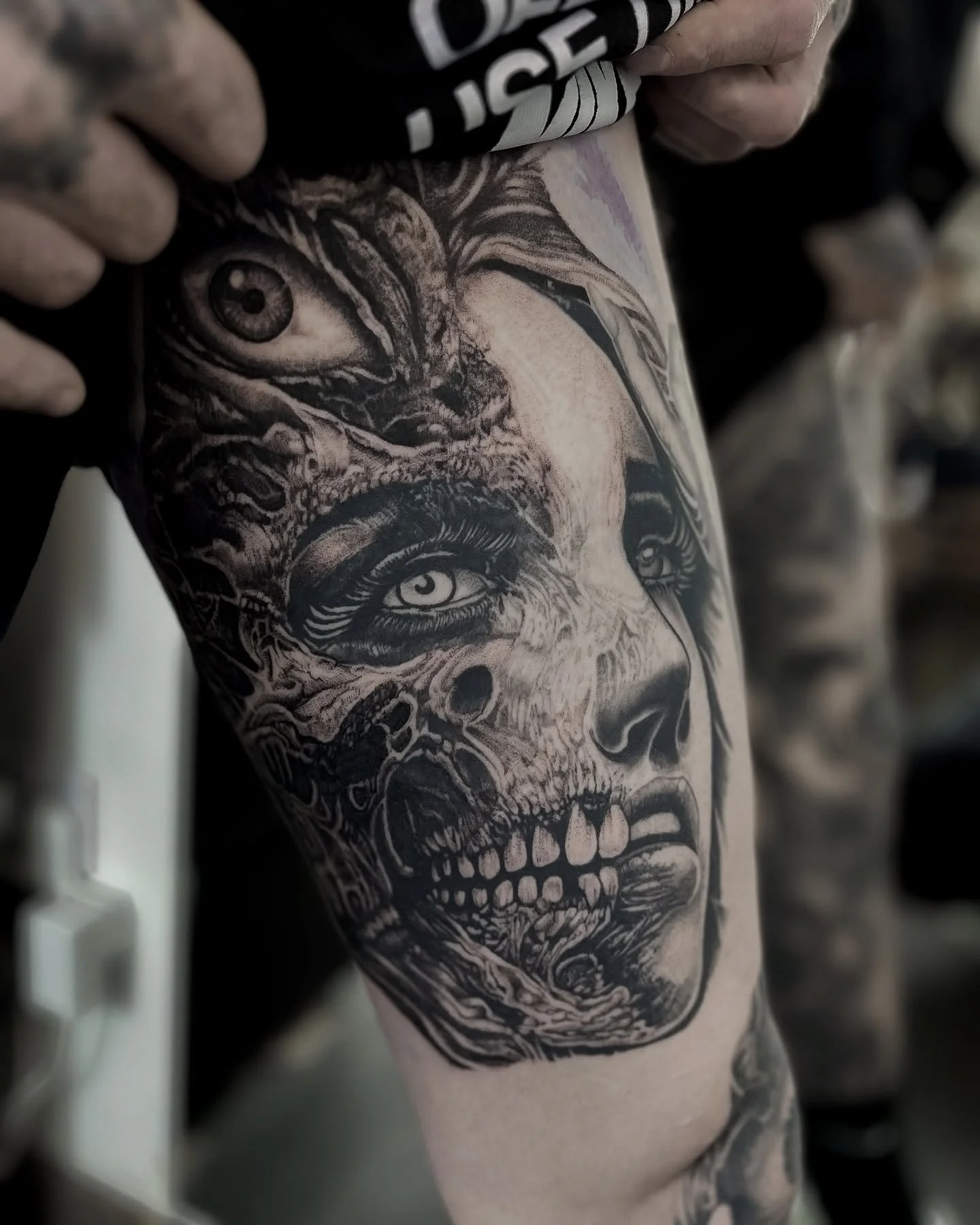 Leg sleeve in progress. Halloween 🎃 fits perfect 👻
A lot work but feel really good 😊 
Thanks Tony
@fernandonunestattooist 
..
.
#medussatattoostudiolondon
#medussatattoostudio 
#fernandonunestattooist #blackworktattoo #lineworktattoo #linework #gi