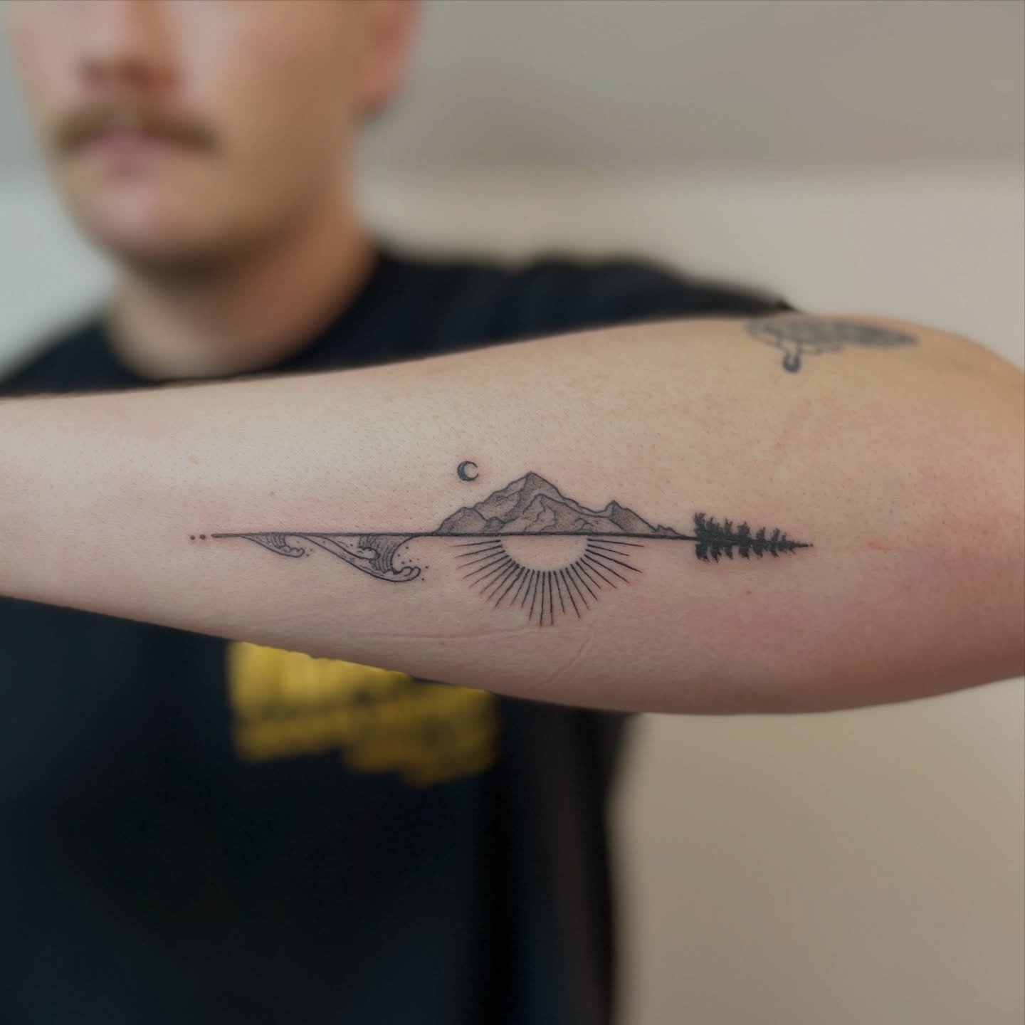 Small geometric nature.
Thanks  Ollie
..
#medussatattoostudio #tattoo #geometrictattoo #claphamjunction #finelinestudio