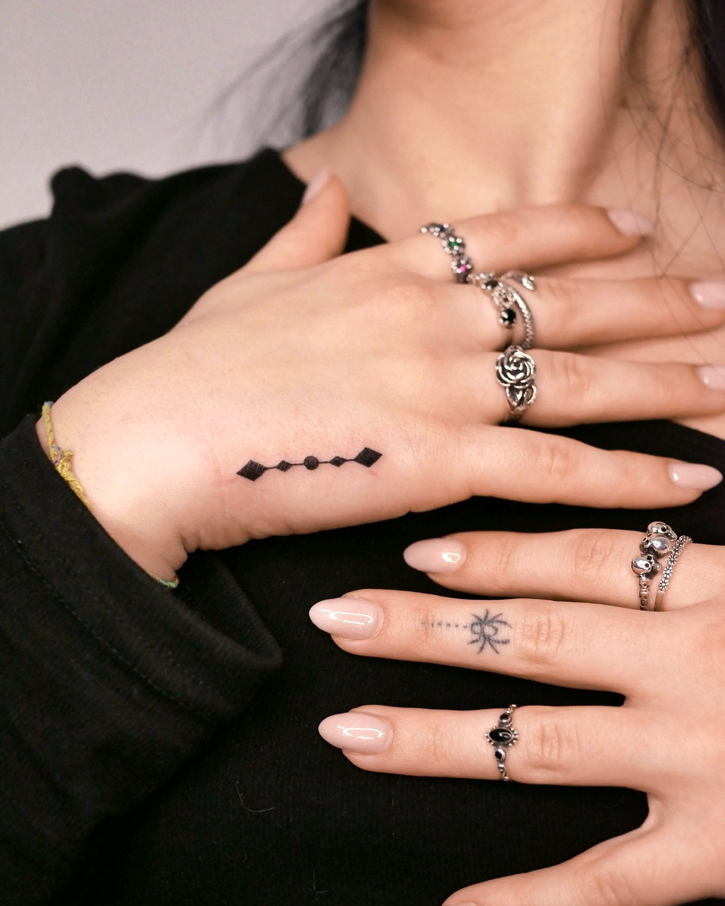 Delicate hand tattoo done by our artist Ellie @llama.tattoos 

If you would like a tattoo like this, please DM Ellie directly or the studio ✨