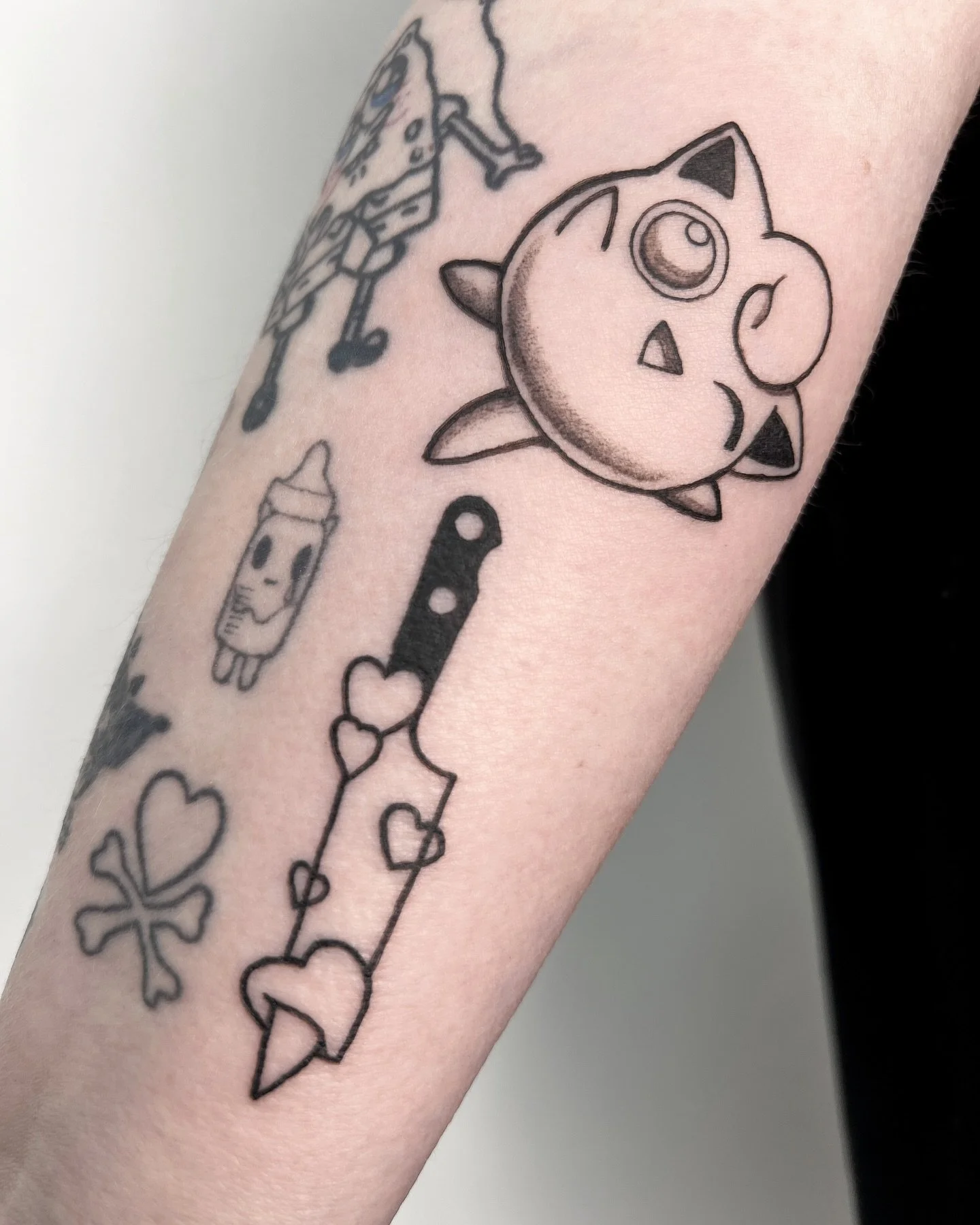 Mix and match flashes 
Apprentice and mentor which one is which?
@fernandonunestattooist 
@v.of.swords 
.
.
#medussatattoostudio #flashtattoo #claphamjunction #animetattoo #london