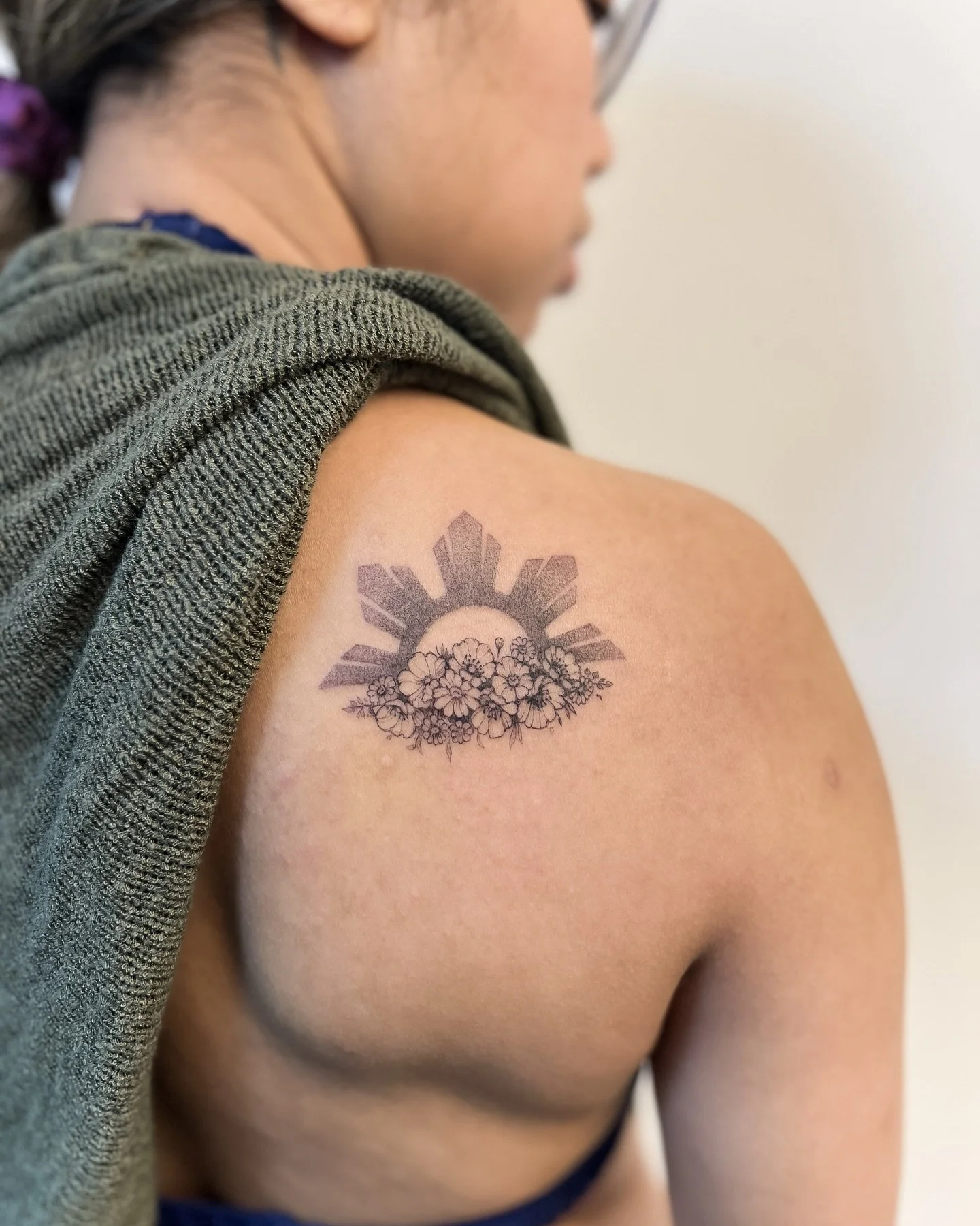 Custom design.
Philippines flag with flowers 
Thanks @gryffienerd 
.
#medussatattoostudio #claphamjunction #flowertattoos #tattoocustomdesign