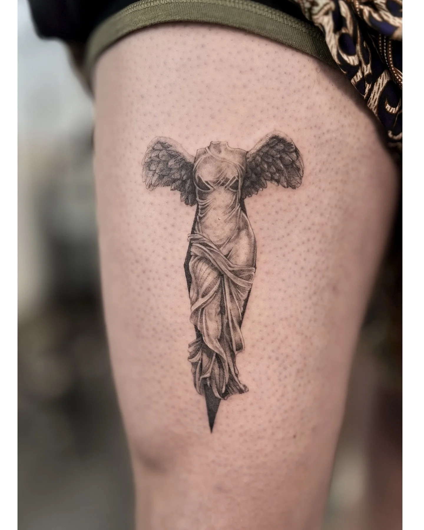 Victory of Somathrace
From the lines references to this final piece take some really good study to achieve my cliente request. More sensual and feminine version of the original.
I put my personal style and build it from scratch to this final piece. R