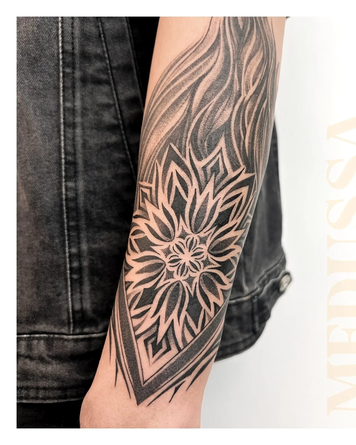 First tattoo can be big and still be an amazing experience. A complete custom design created in from the client to make it completely personal 👍
Thanks Shan.
..
.
.
#medussatattoostudio
#medussatattoostudiolondon
#fernandonunestattooist #dotworktatt