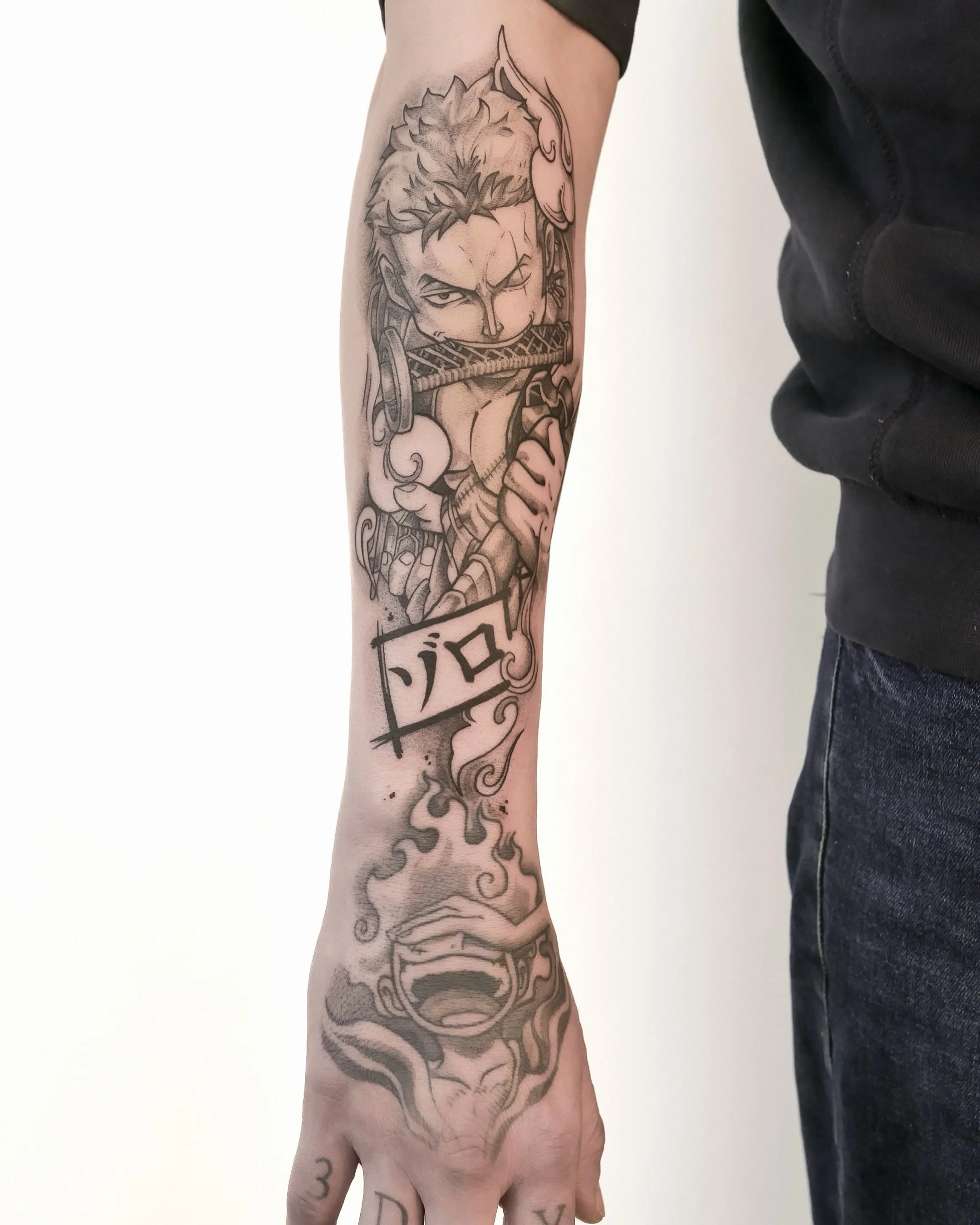Building up one piece sleeve 🏴&zwj;☠️ 
Manga week never finished. 
More to come.

#medussatattoostudio #onepiecetattoo #animetattoo #tattoostudiolondon #fernandonunestattooist