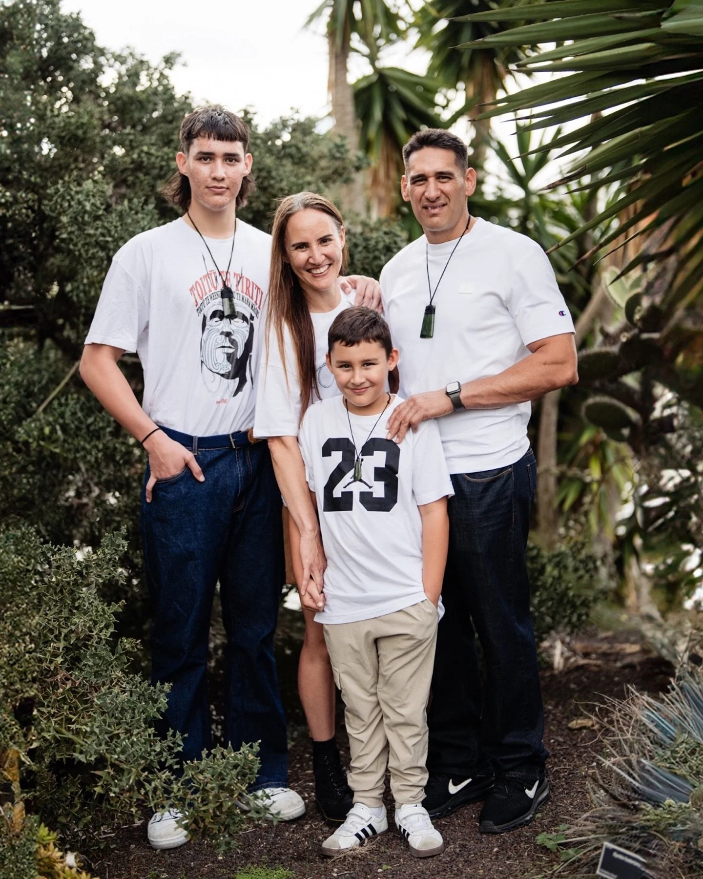 Mad Love Minis 🍂

My first session thiis year was at the Botanic Gardens with these cool characters. Tania first booked in for a shoot about 8 years ago when it was just her, Ant and their eldest son. Life got busy and we kept post poning. Anyway fa