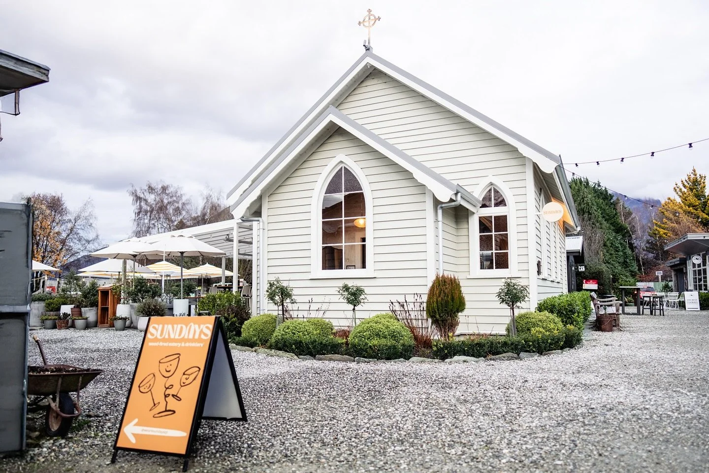 Friday&rsquo;s @ Sundays 🥂

Happy 1st Birthday @bni_summit_queenstown 

Great afternoon celebrating at beautiful @wearesundaysqt. If you  haven&rsquo;t heard of BNI go check it out 🤩

@queenstownnz #networking #sundays #happypeople #queenstown @mad