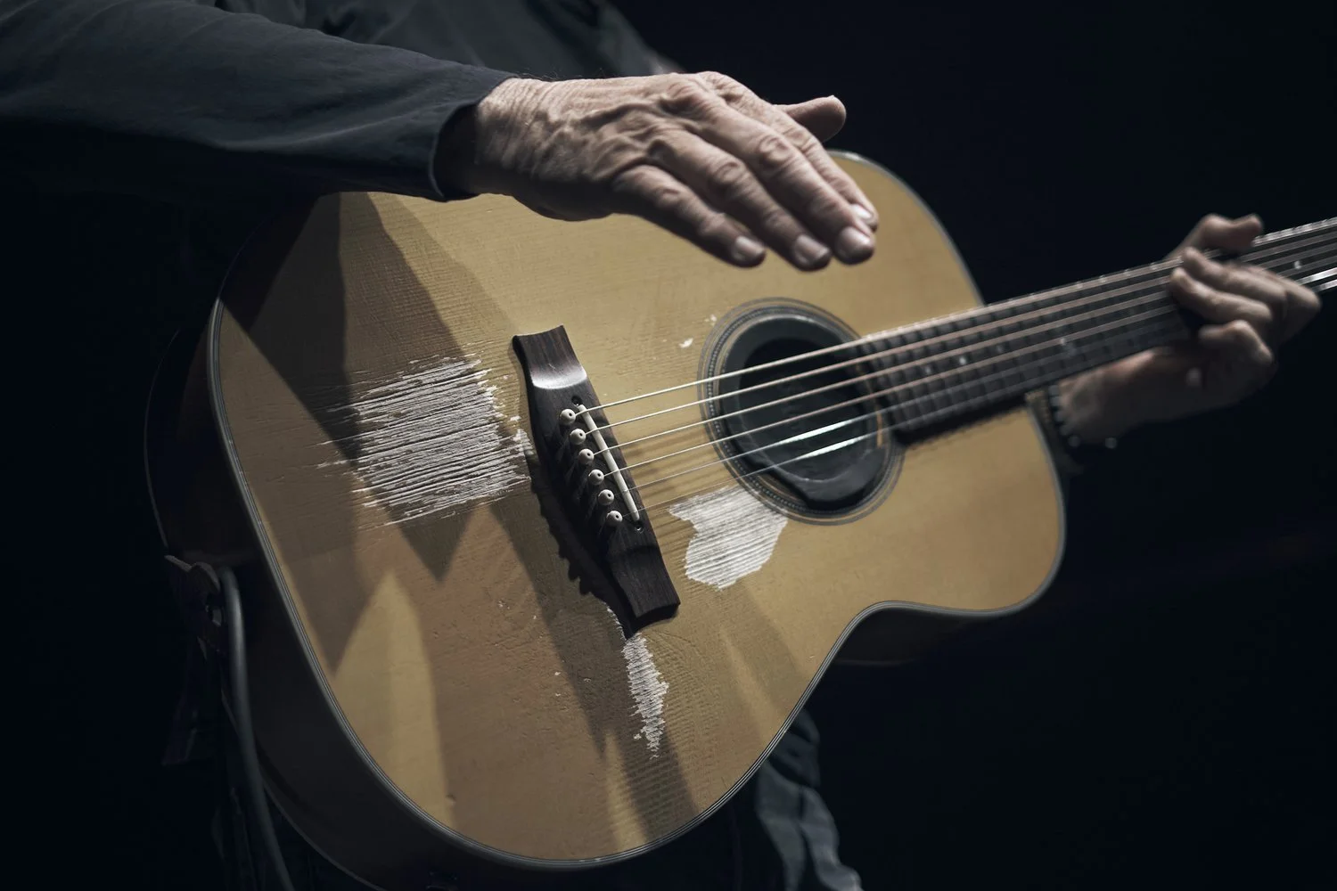 ISP230528_Tommy+Emmanuel_Hamer+Hall_1293.jpg