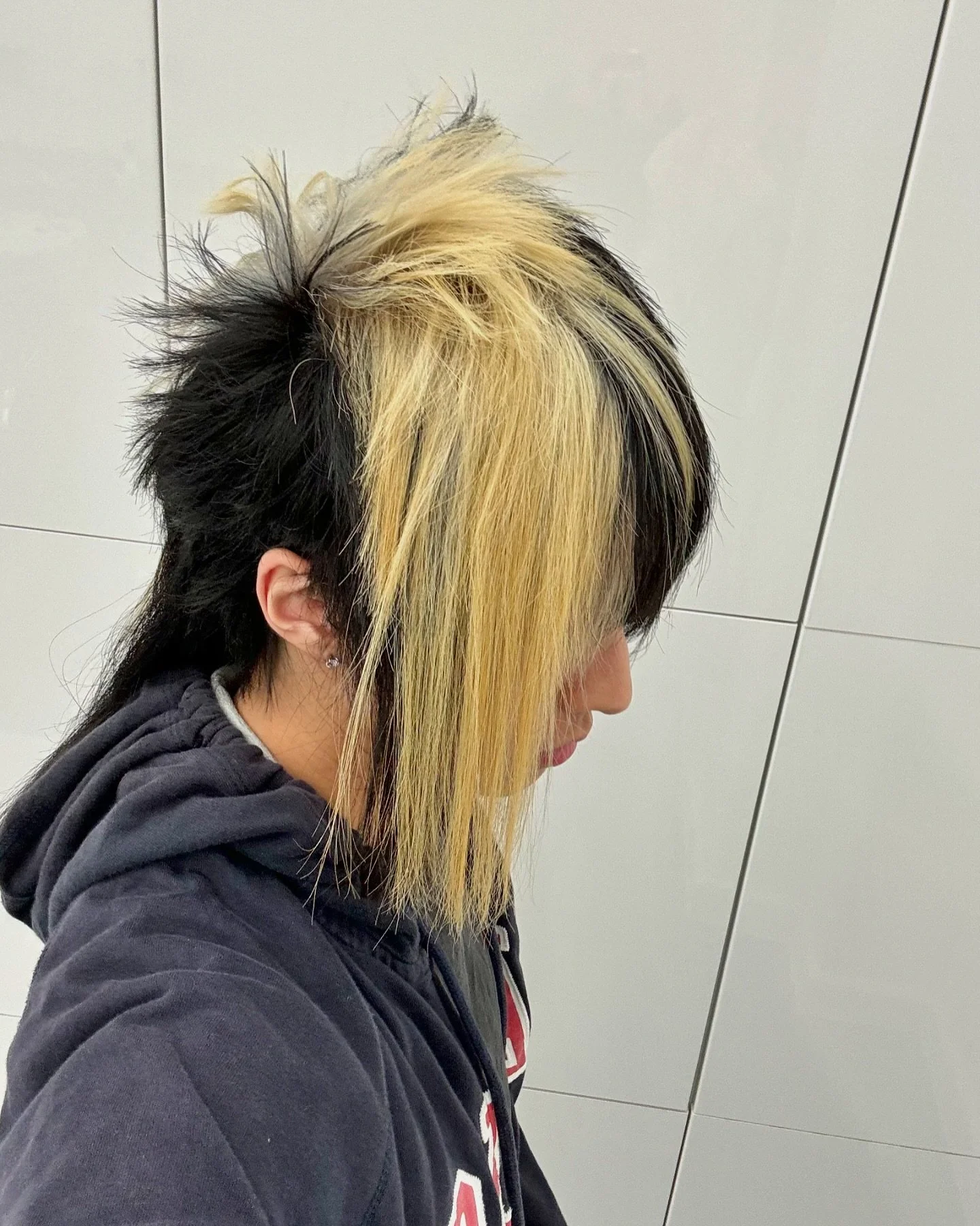 R u kidding ??? Partial scalp bleach moment for Kit by me, Xeneb coming thru with this insaaaane cut. Final Fantasy character of life, very corporate appropriate too

Coloured with @wellapro_anz, treated with @k18hair_australia 

#melbournehairdresse