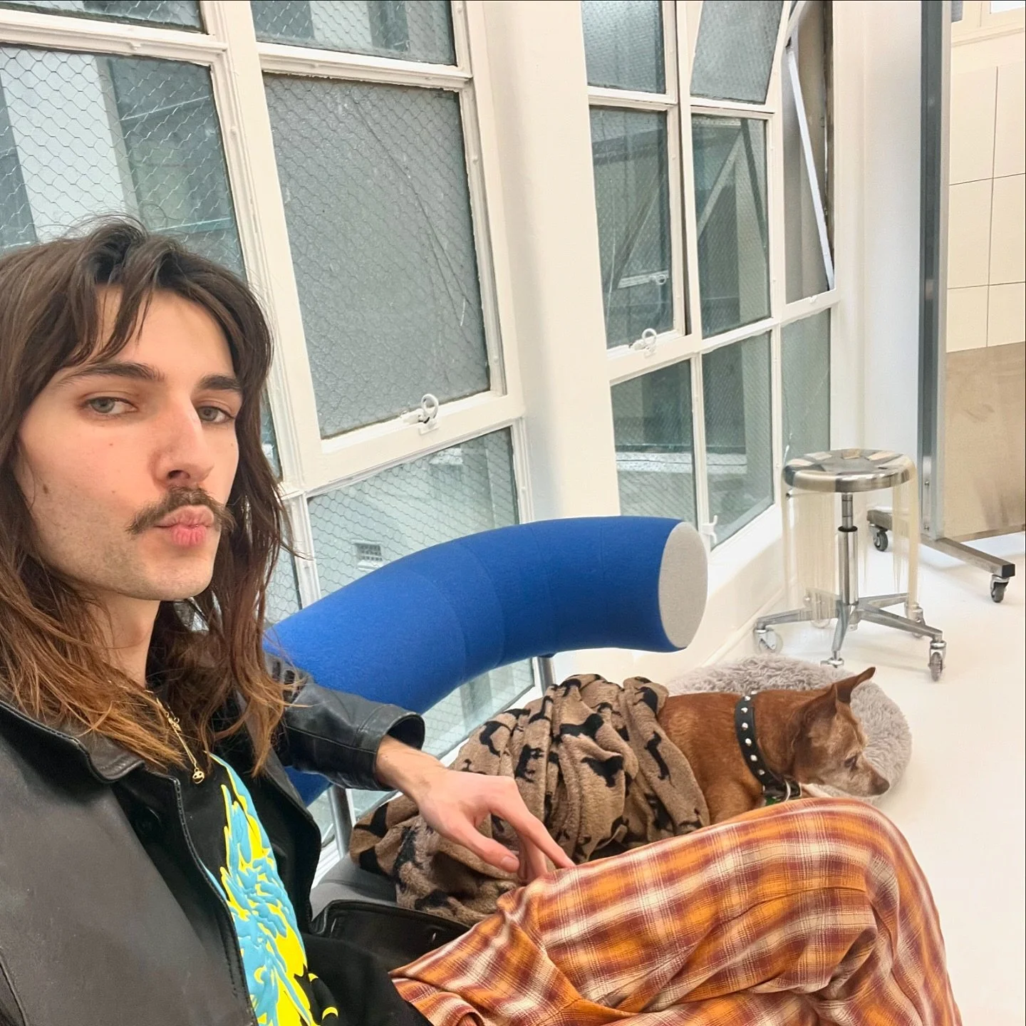 Hiii I&rsquo;ll be blessing your Saturdays on the 17th and 24th of August, call in if you need a tidy up / everything about you changed. Also a good chance for a blowdry &hellip; can&rsquo;t guarantee a dog, can guarantee my hair&rsquo;s not brown

I
