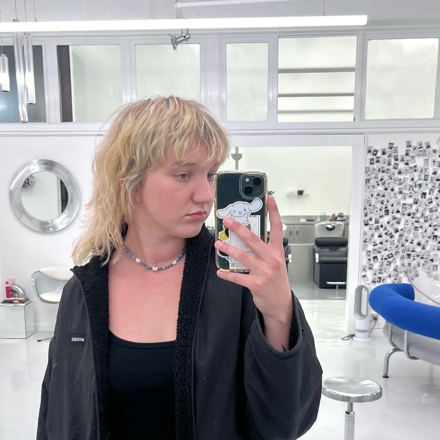 Big change for Helena! Another step into turning everyone into me (I promise they wanted it). Total reshape to bring out these waves and 9999 foils to blend out this DIY scalp bleach (heehee) to go blonde as possible, without disintegrating their hai
