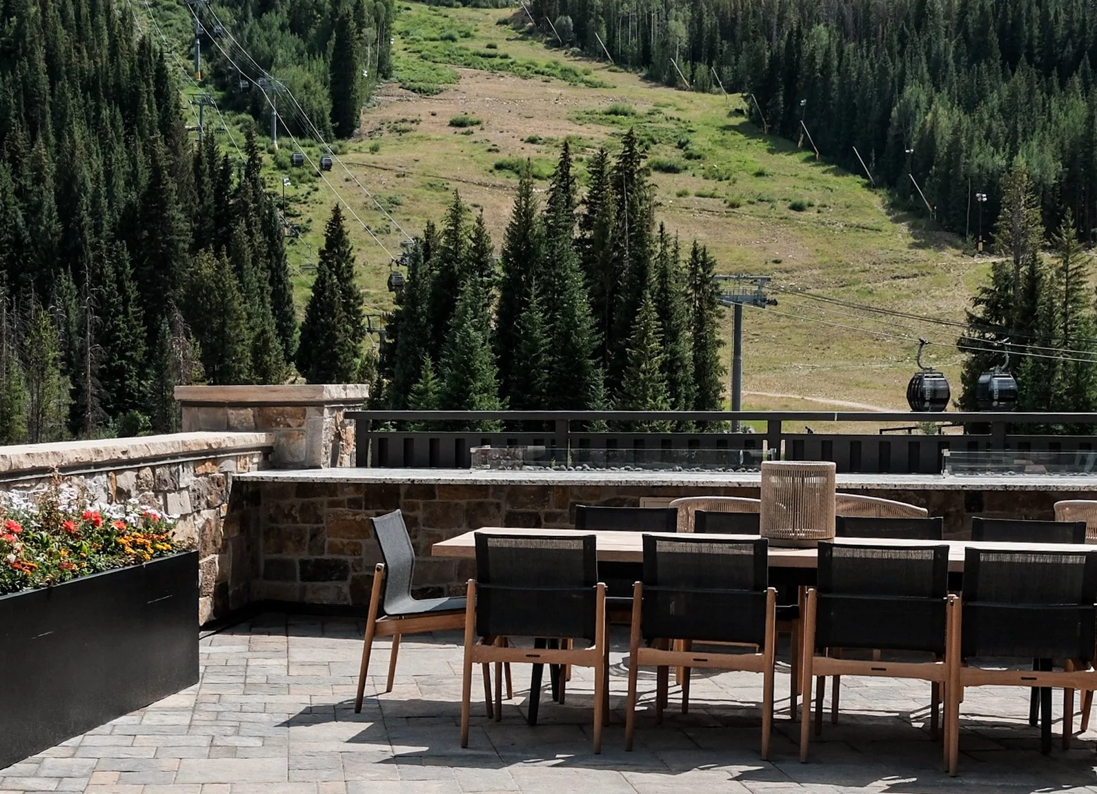 exterior pool area at kindred resort in keystone colorado