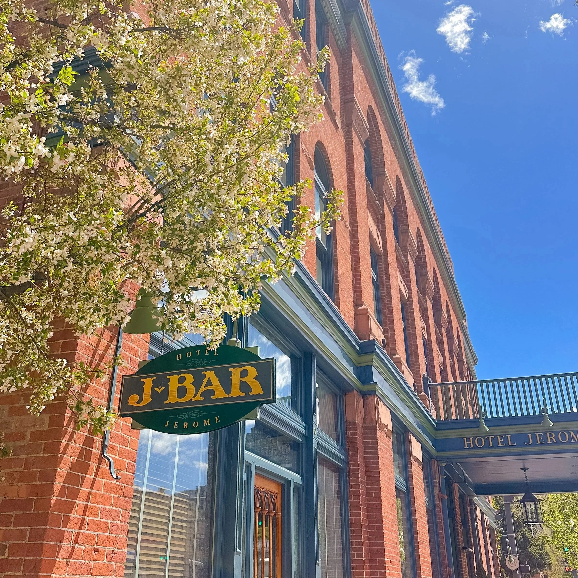 Hotel Jerome in the spring with J-Bar in Aspen, Colorado