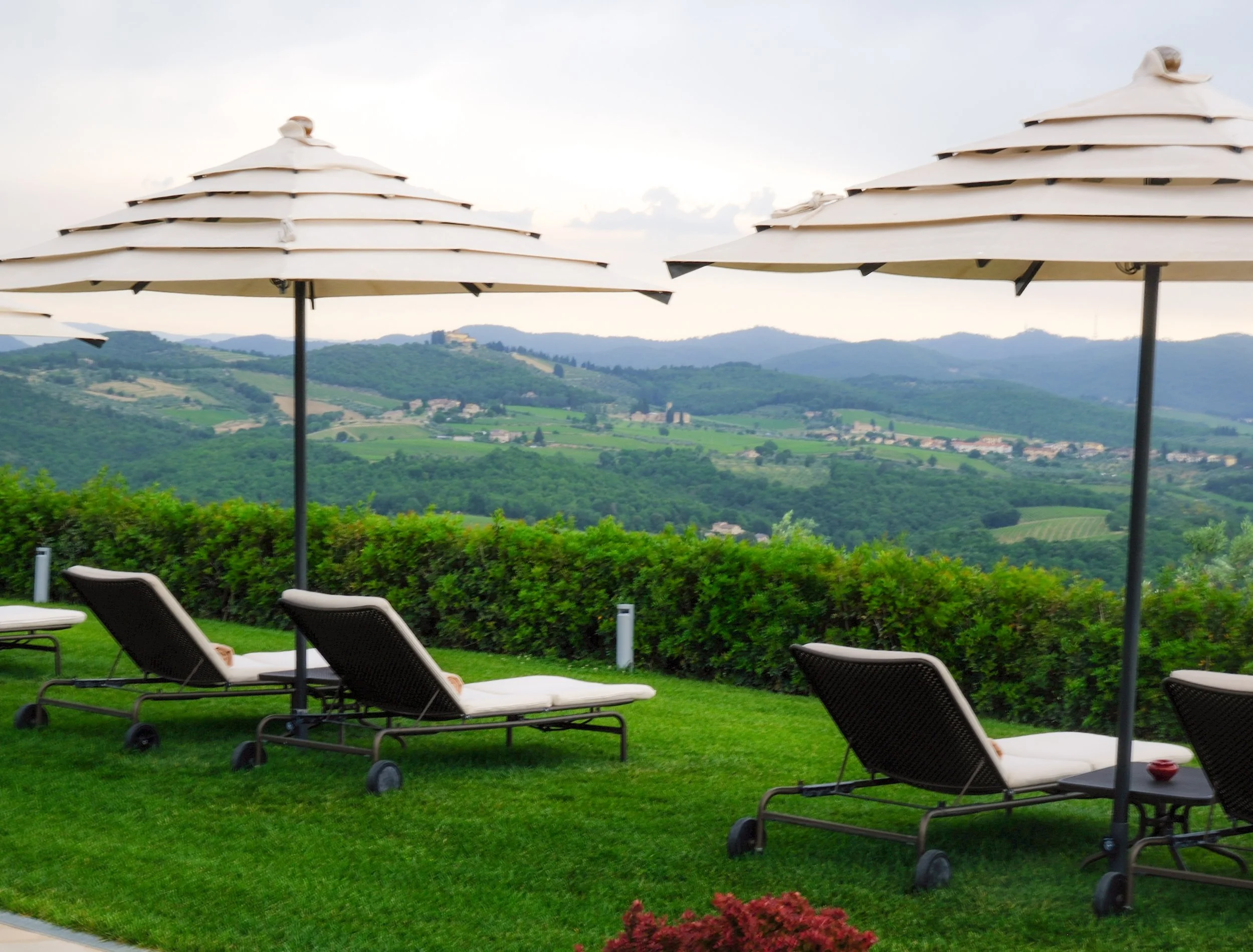 pool overlooking tuscan hills at Hotel Le fontanelle in tuscany italy