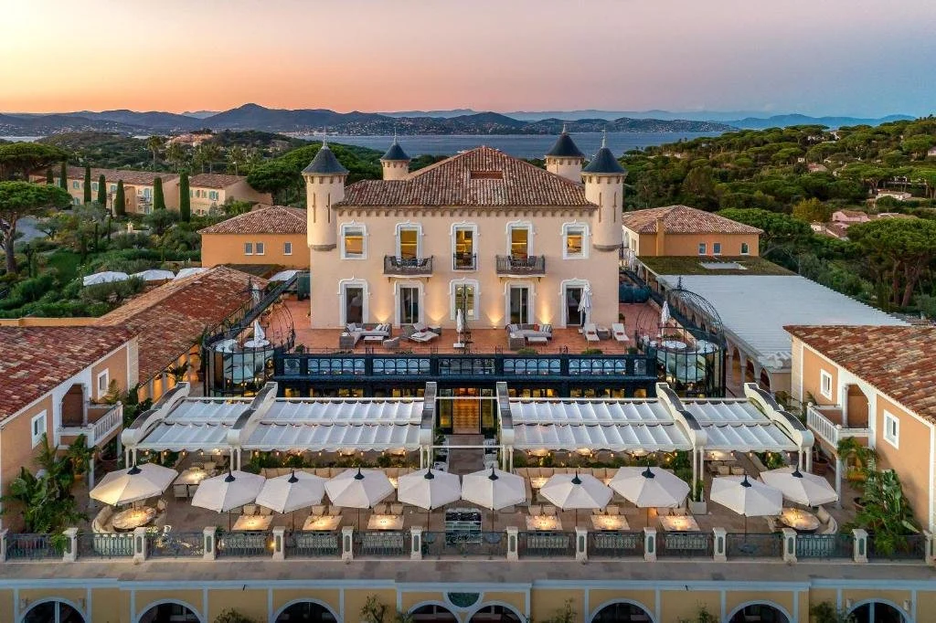 chateau de la messardiere patio
