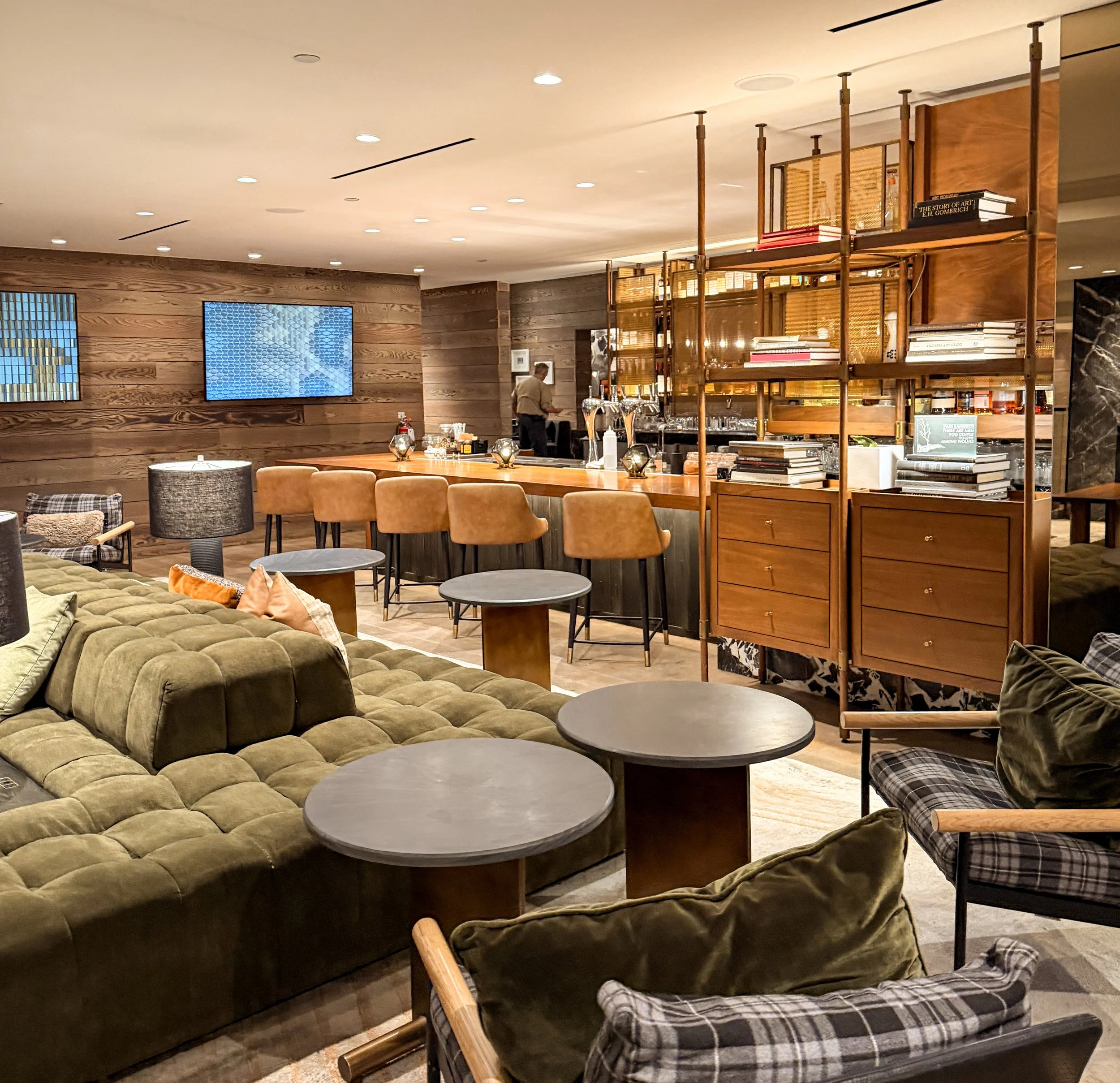 bar and lounge area at the hythe vail