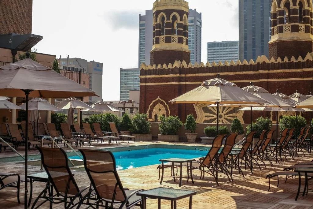 rooftop pool at Roosevel Hotel in New Orleans Louisiana