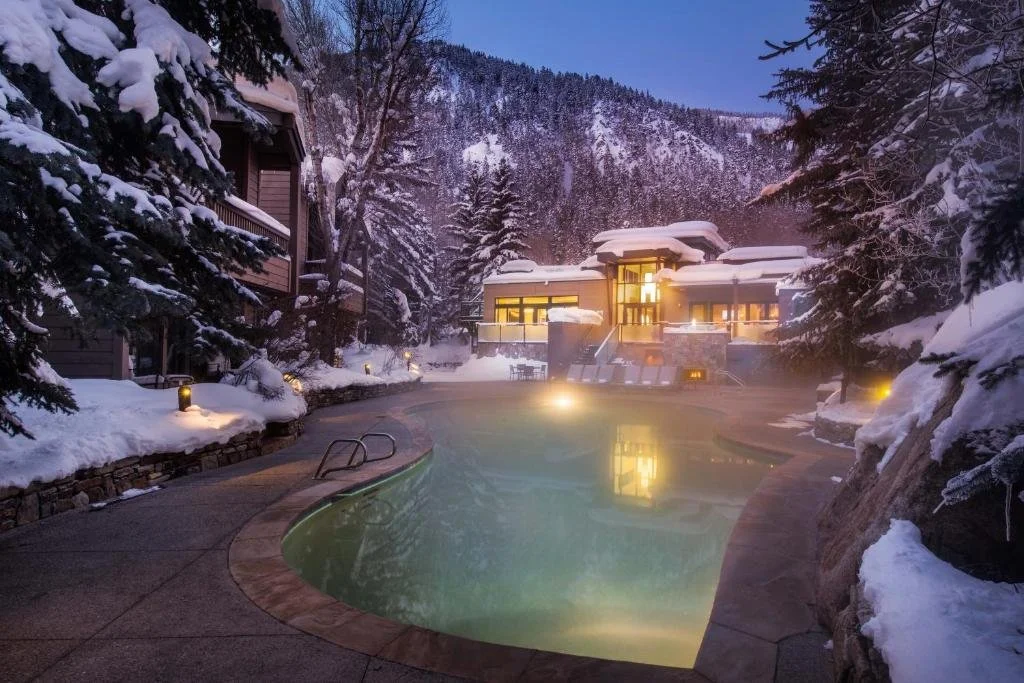 gant pool in the snow at dusk