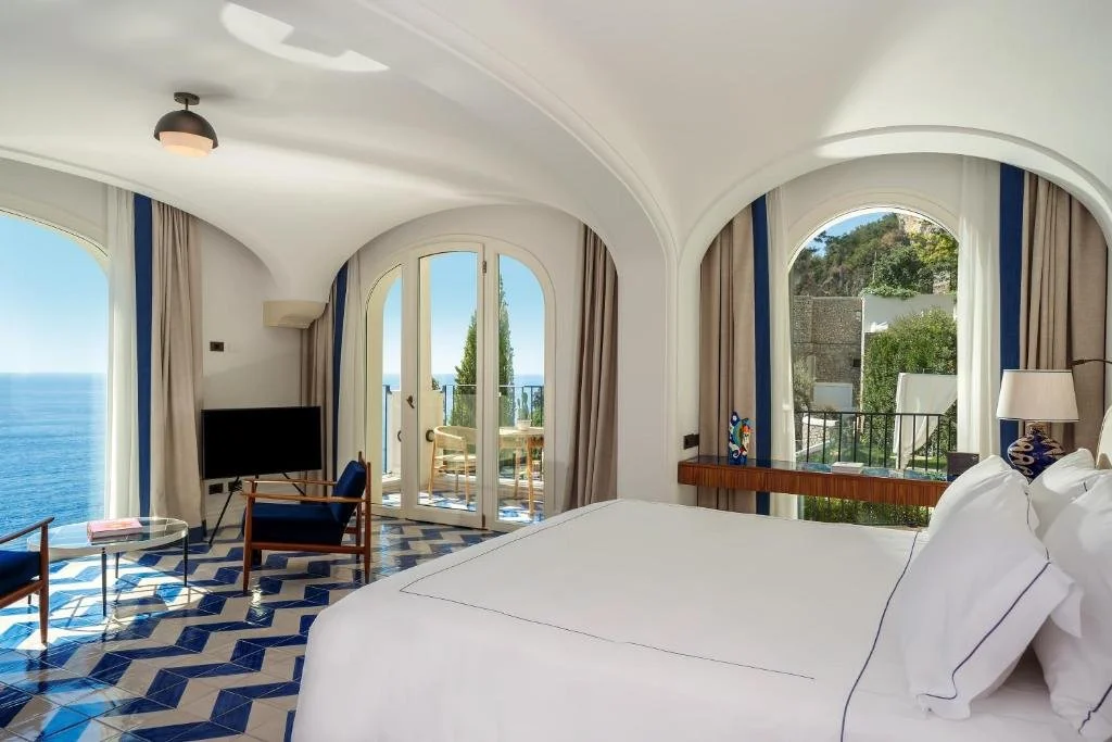 suite with sea view at borgo santandrea in amalfi italy