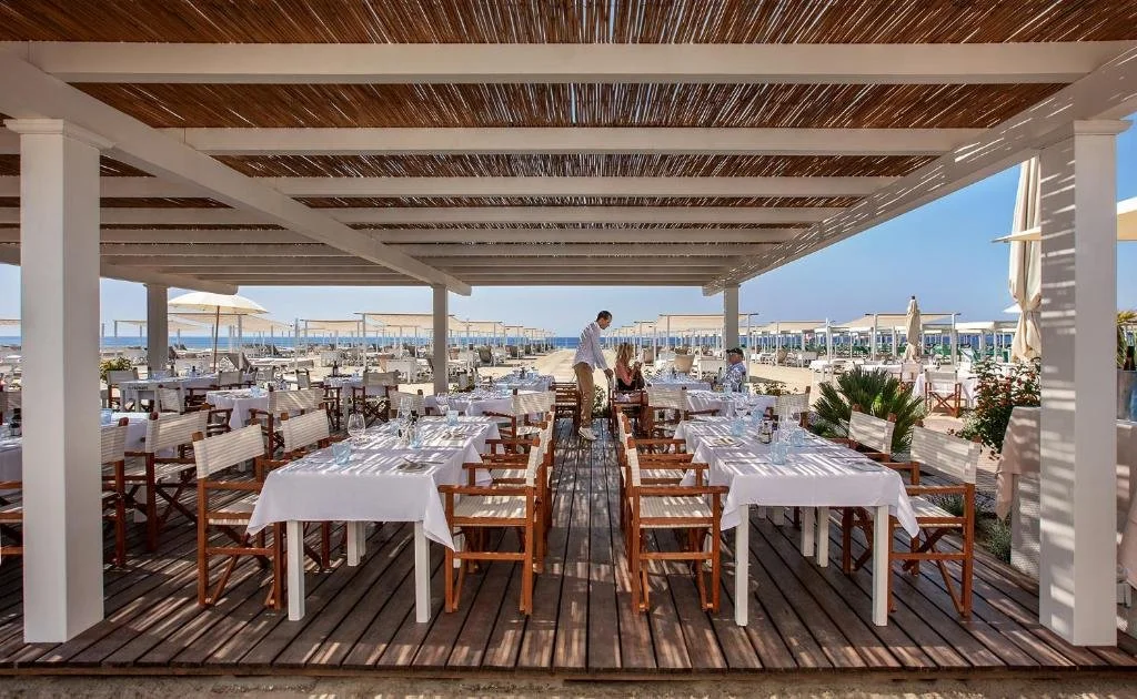 beach club at hotel principe