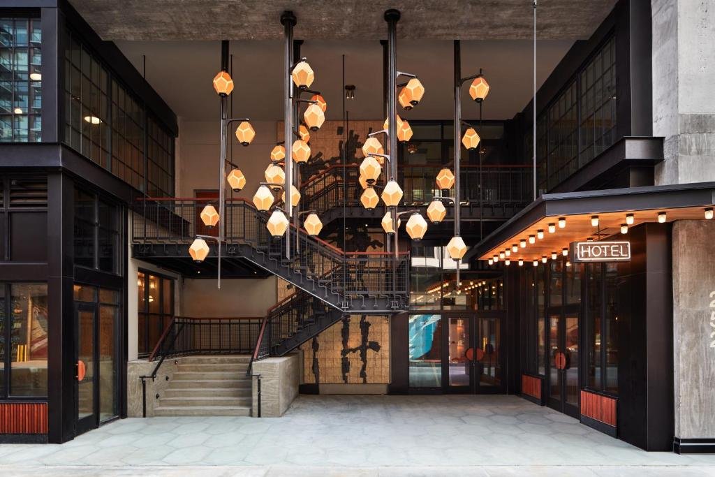 exterior of ace hotel in brooklyn new york