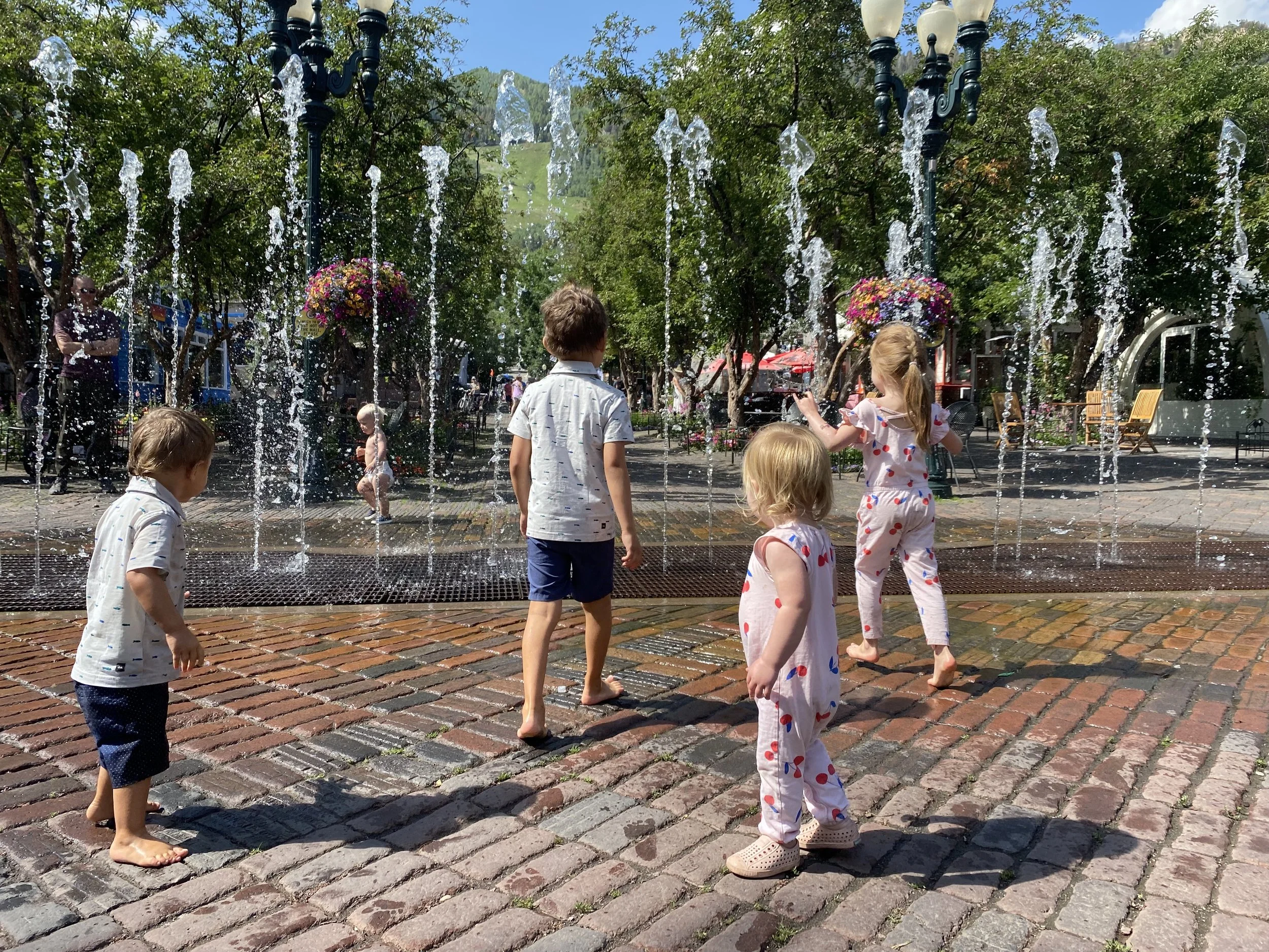 kids playing in the aspen fountains