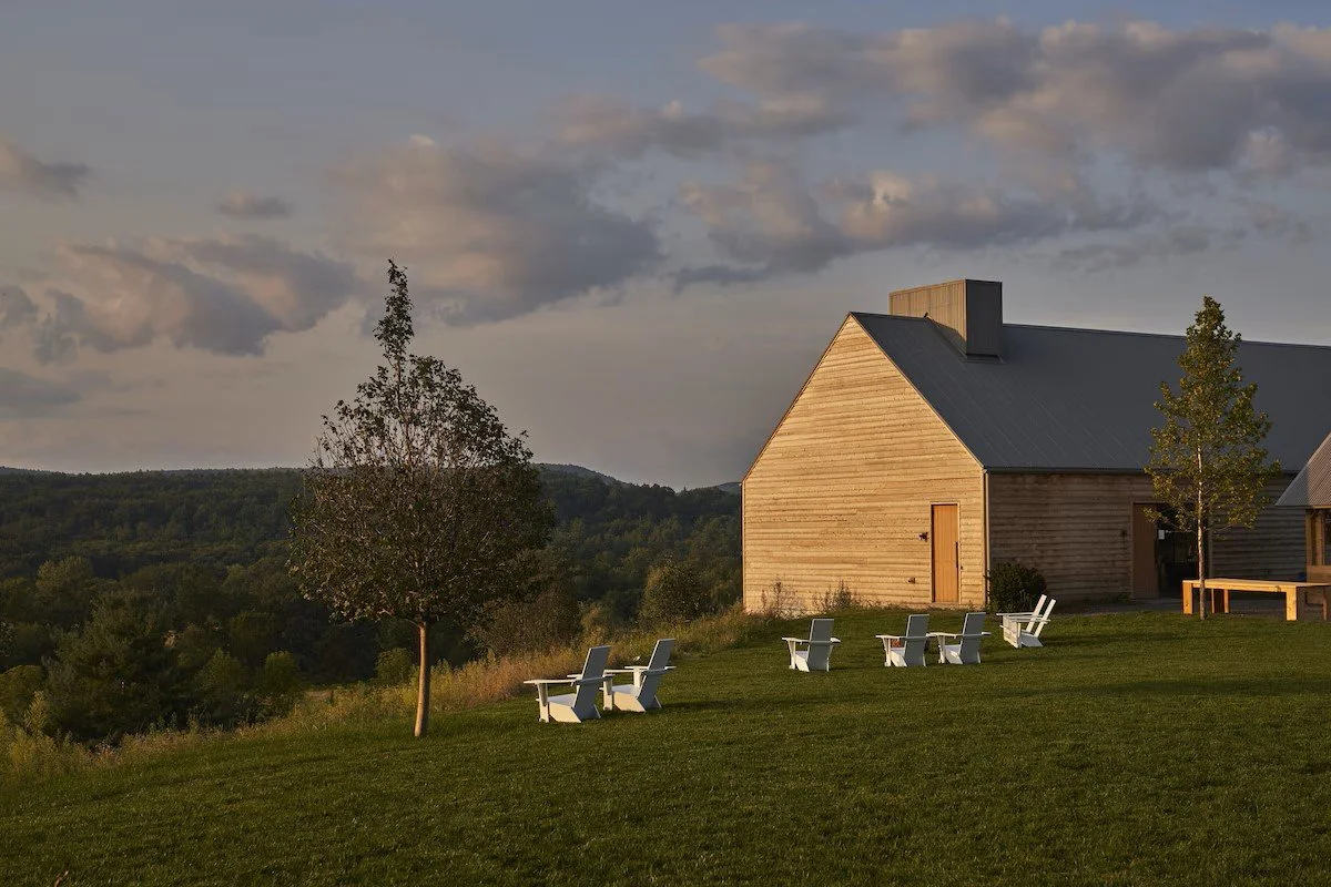 exterior of inness in hudson, new york