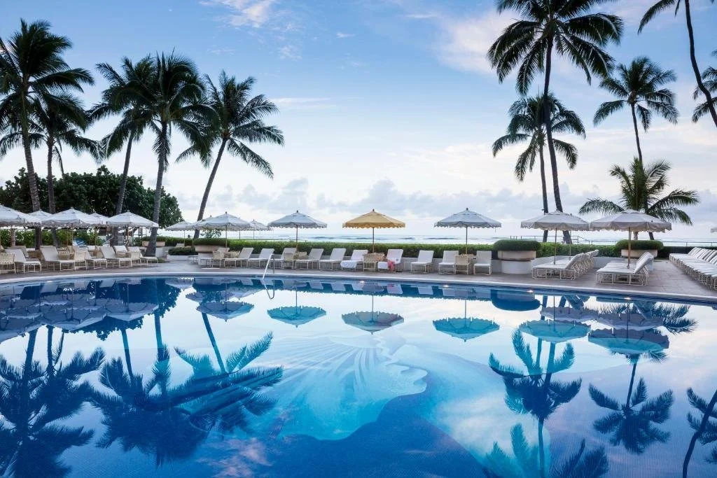 pool at sunset at halekulani in waikiki hawaii