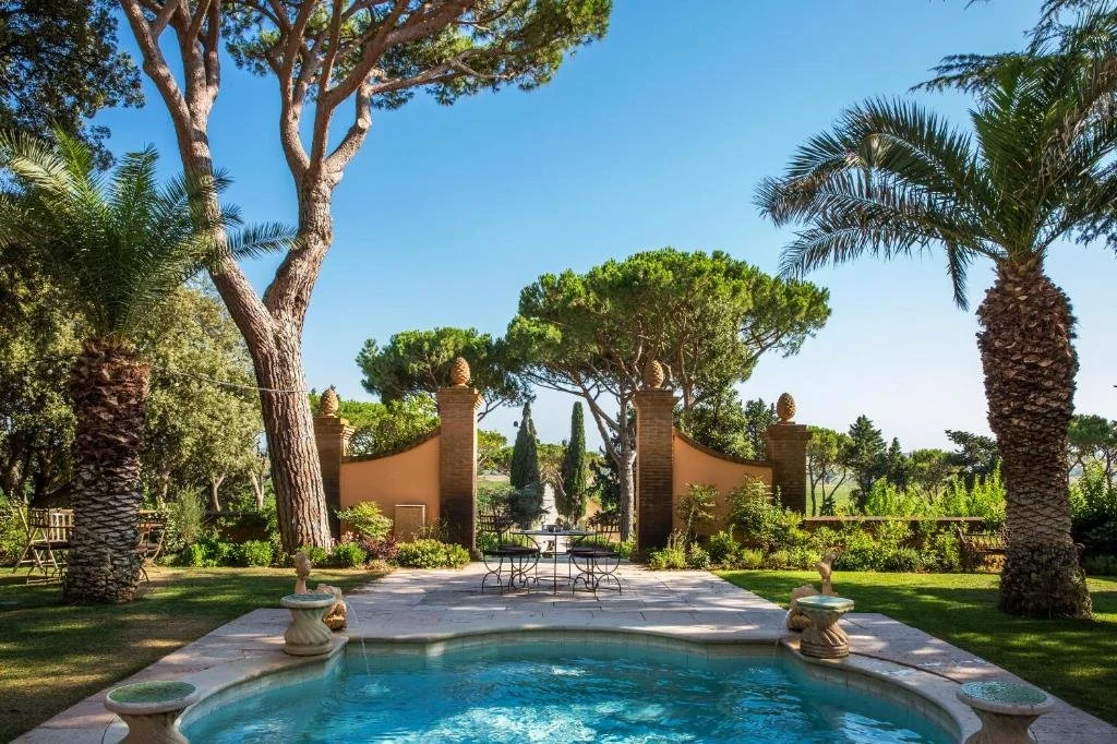 l'andana pool in tuscany italy