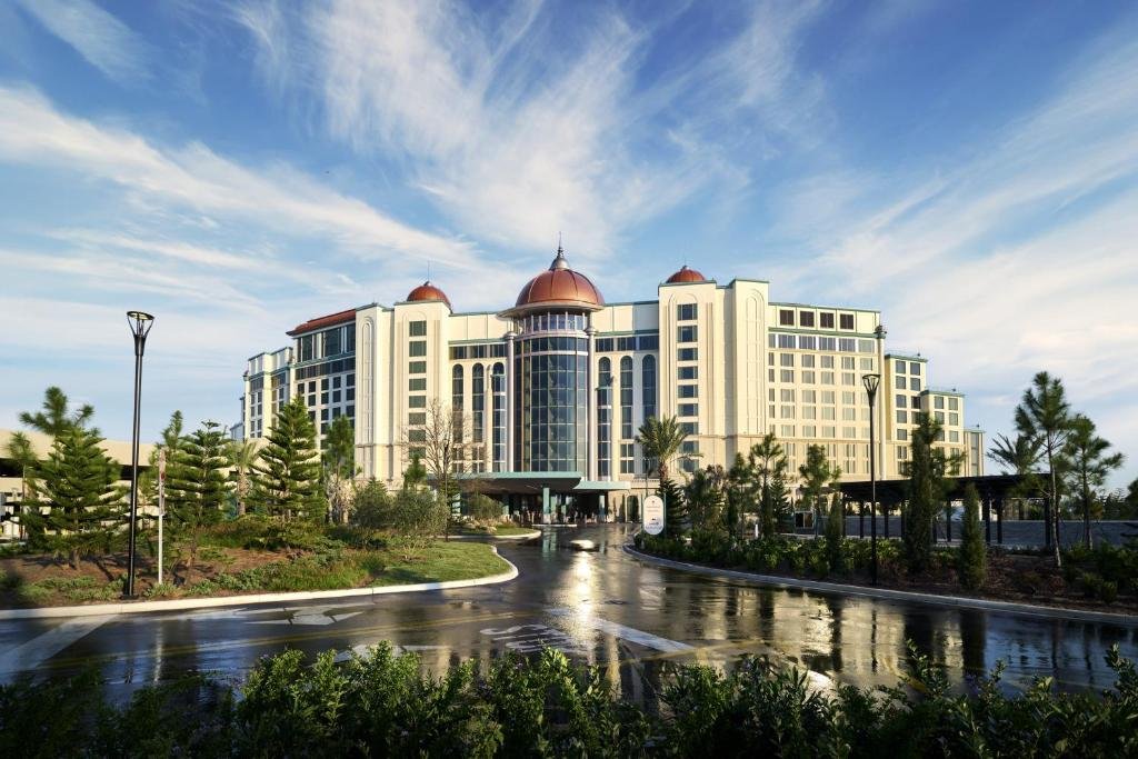 exterior of universal helios grand hotel in orlando florida