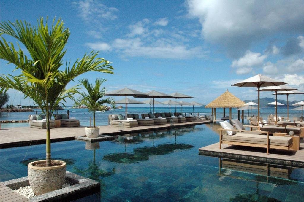pool at Le Domaine de L'Orangeraie in seychelles
