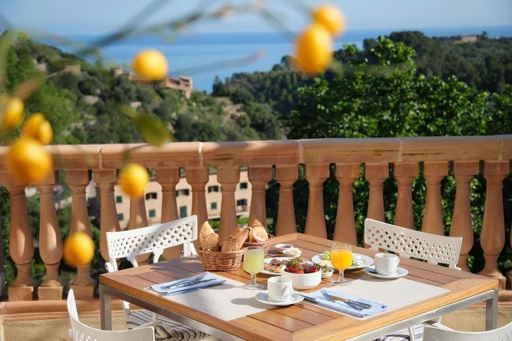 Es Moli balconing overlooking sea