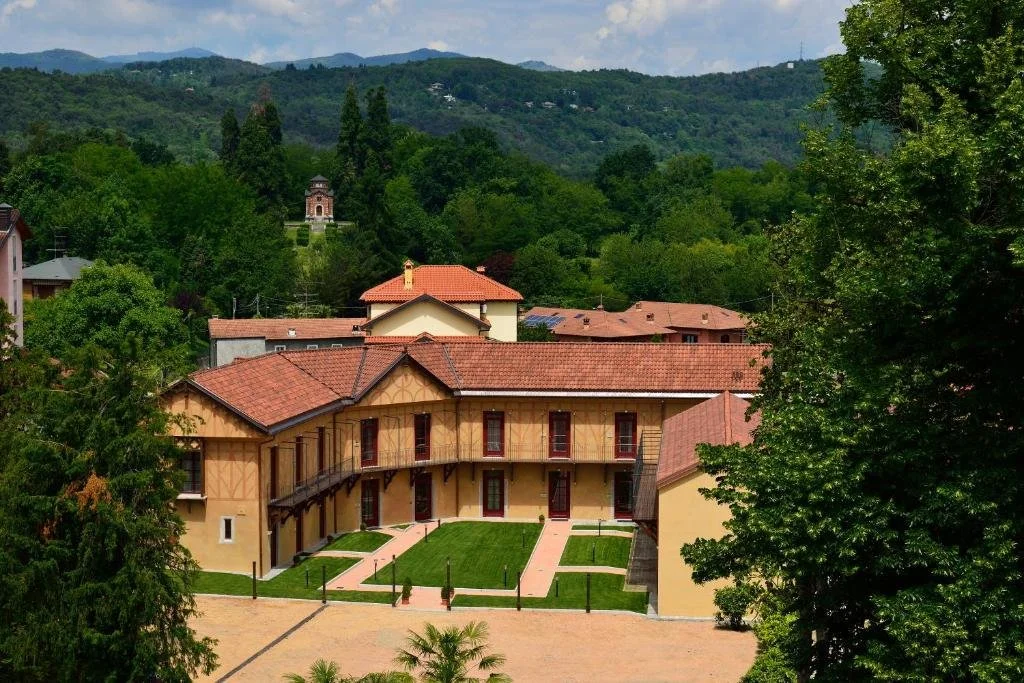 castello dal pozzo in lake maggiore italy