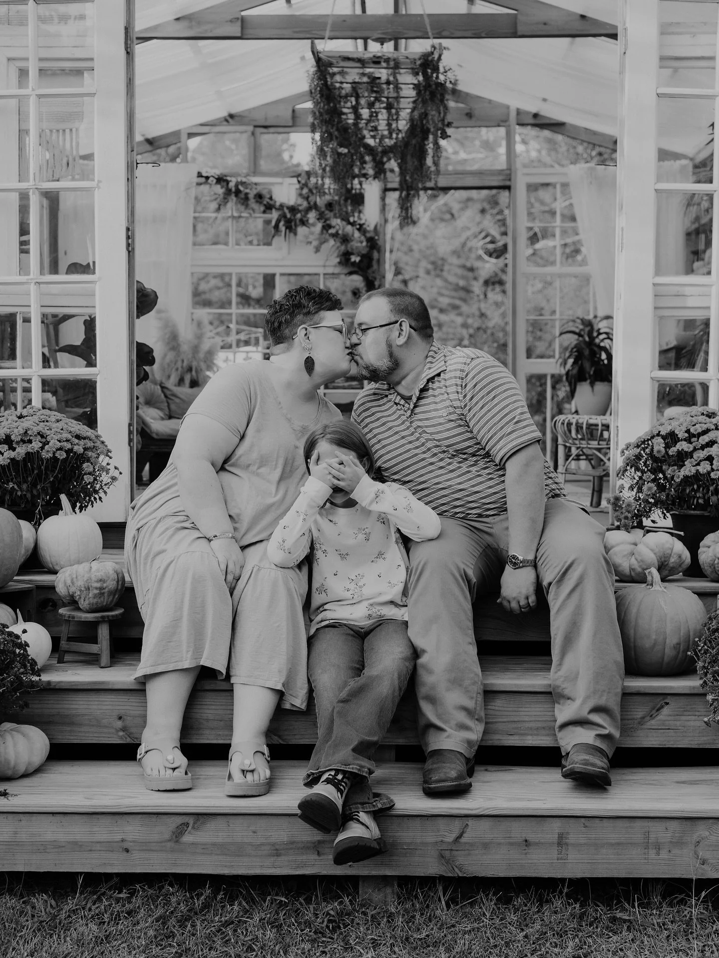Documenting families is an honor, but documenting my own family has an extra special place in my heart. This is my brother, sister-in-law, and my niece who is growing up before our very eyes. 🥹

I love these photos that capture their love and laught