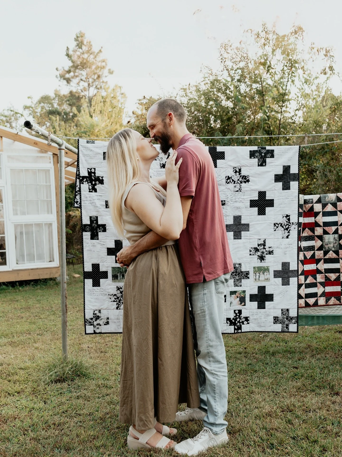 When the photographer can pass of her camera and get photos too 🙌🏼🥳

🏷️ couples photos, couples photographer, couples photography