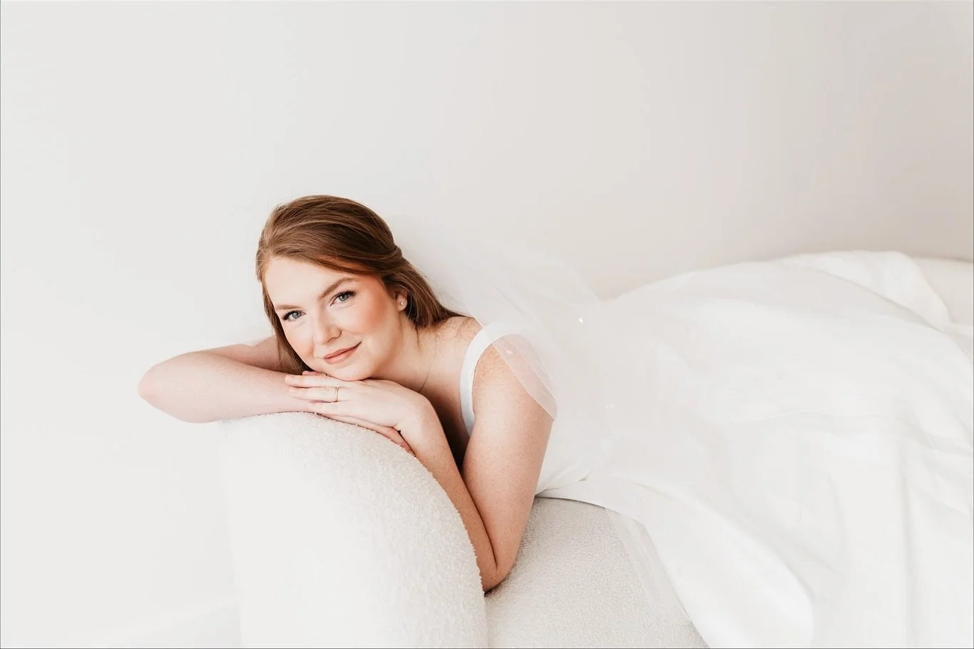 If you were ever on the fence about booking a traditional bridal portrait session, this is your sign to do it! 😍 Ashleigh was the most stunning bride!

I include a complimentary 1-hour session with all of my wedding photography packages. This sessio