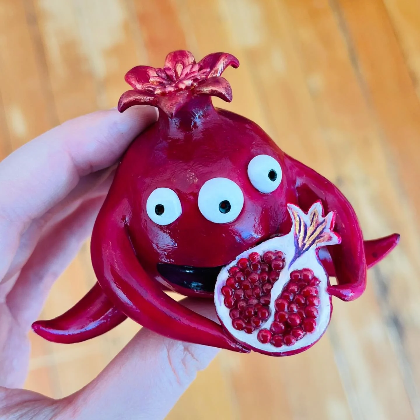 The latest fruit cannibals 😙✨

#sfartist #polymerclay #fruitart #bayareaartist #sculptures #clayart #fantasysculpture