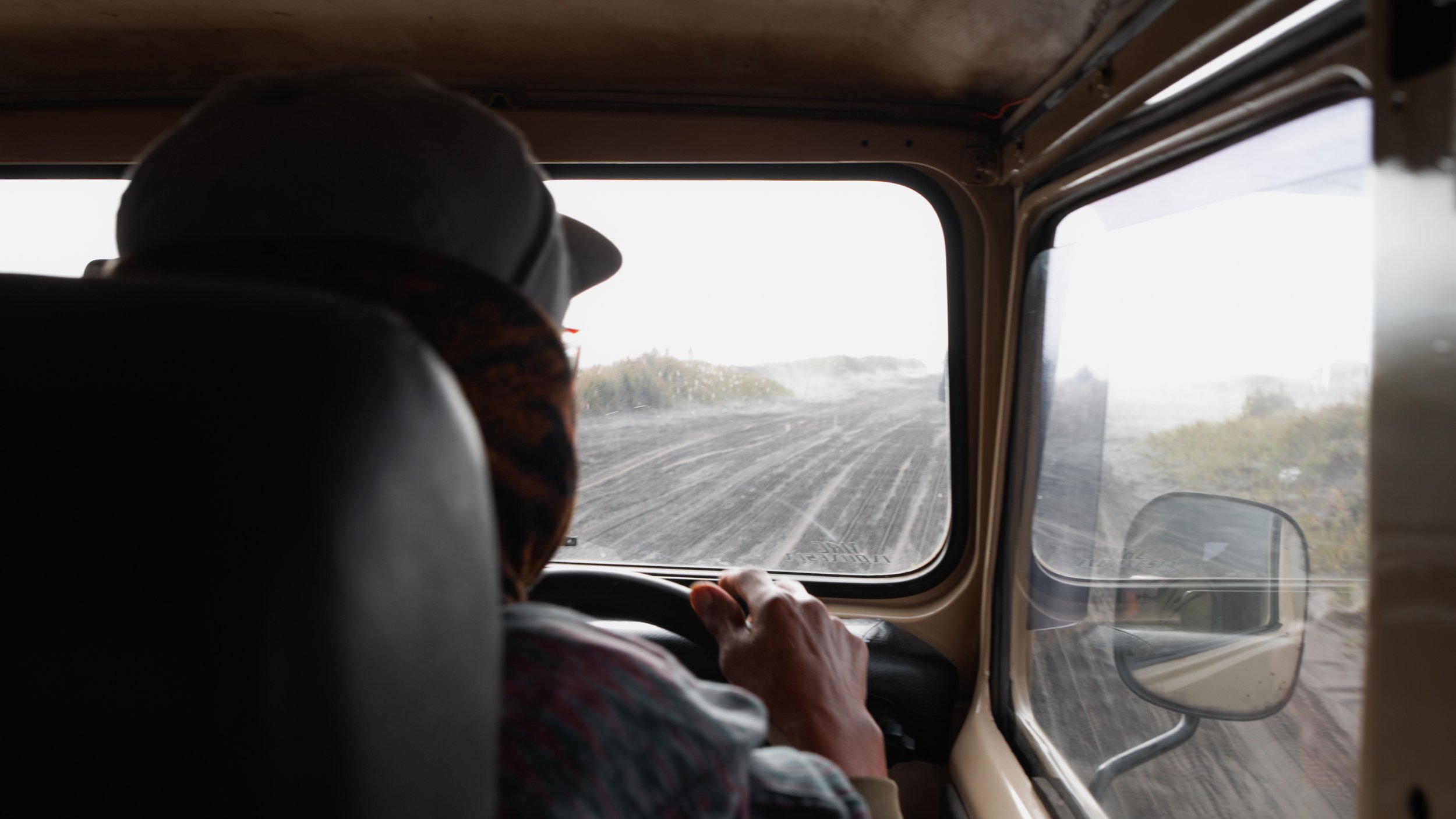 After sunrise, a local guide in an old Toyota Land Cruiser took us to the base of Bromo for us to climb to the crater rim