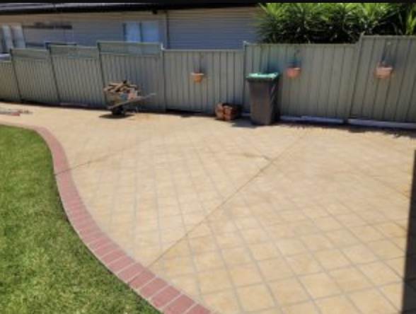 Newy Yard Maintenance-PressureCleaning-Before.png