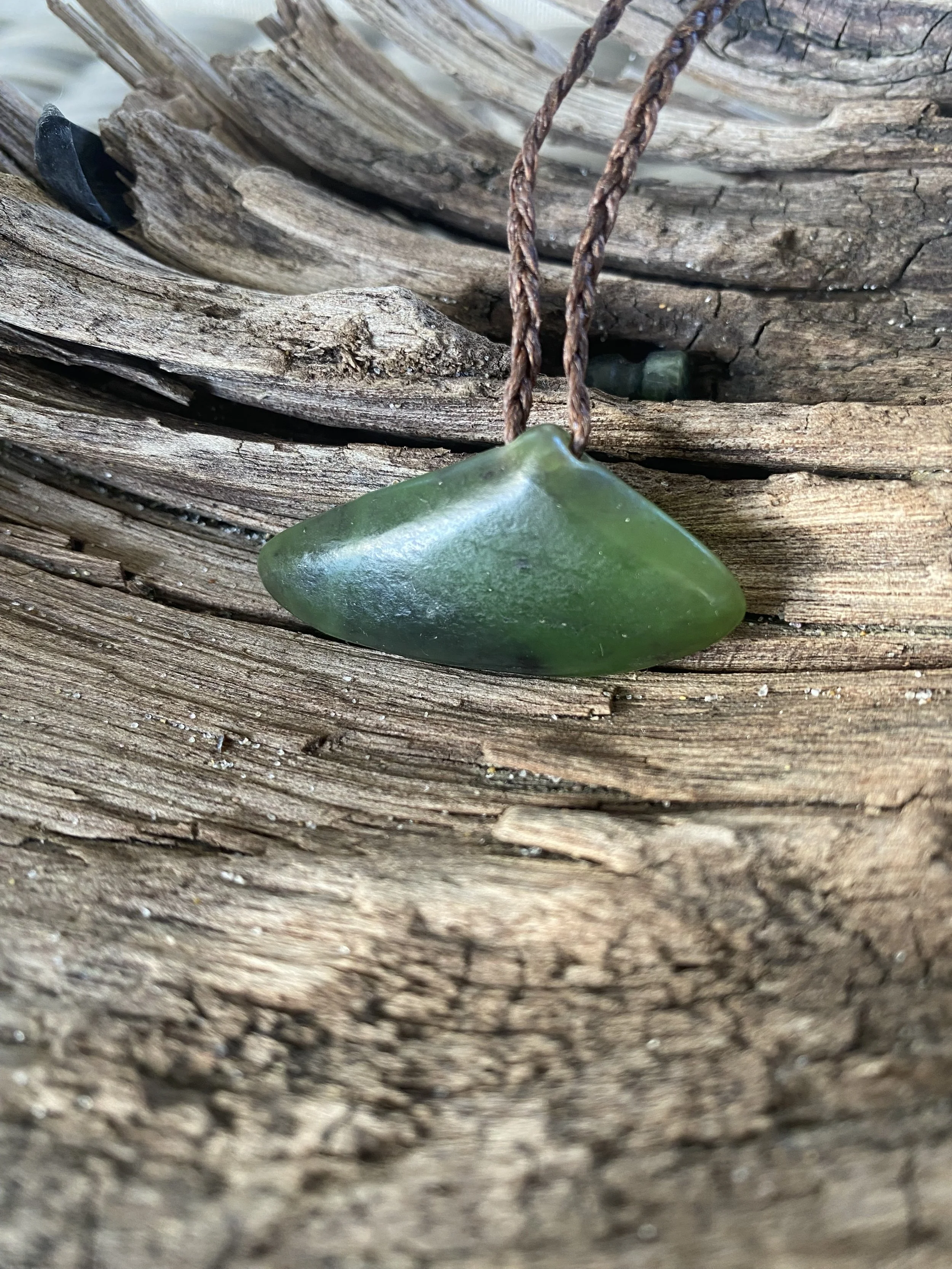 tuatua-i-kawakawa-pounamu-pendant-amie-redpath.jpg