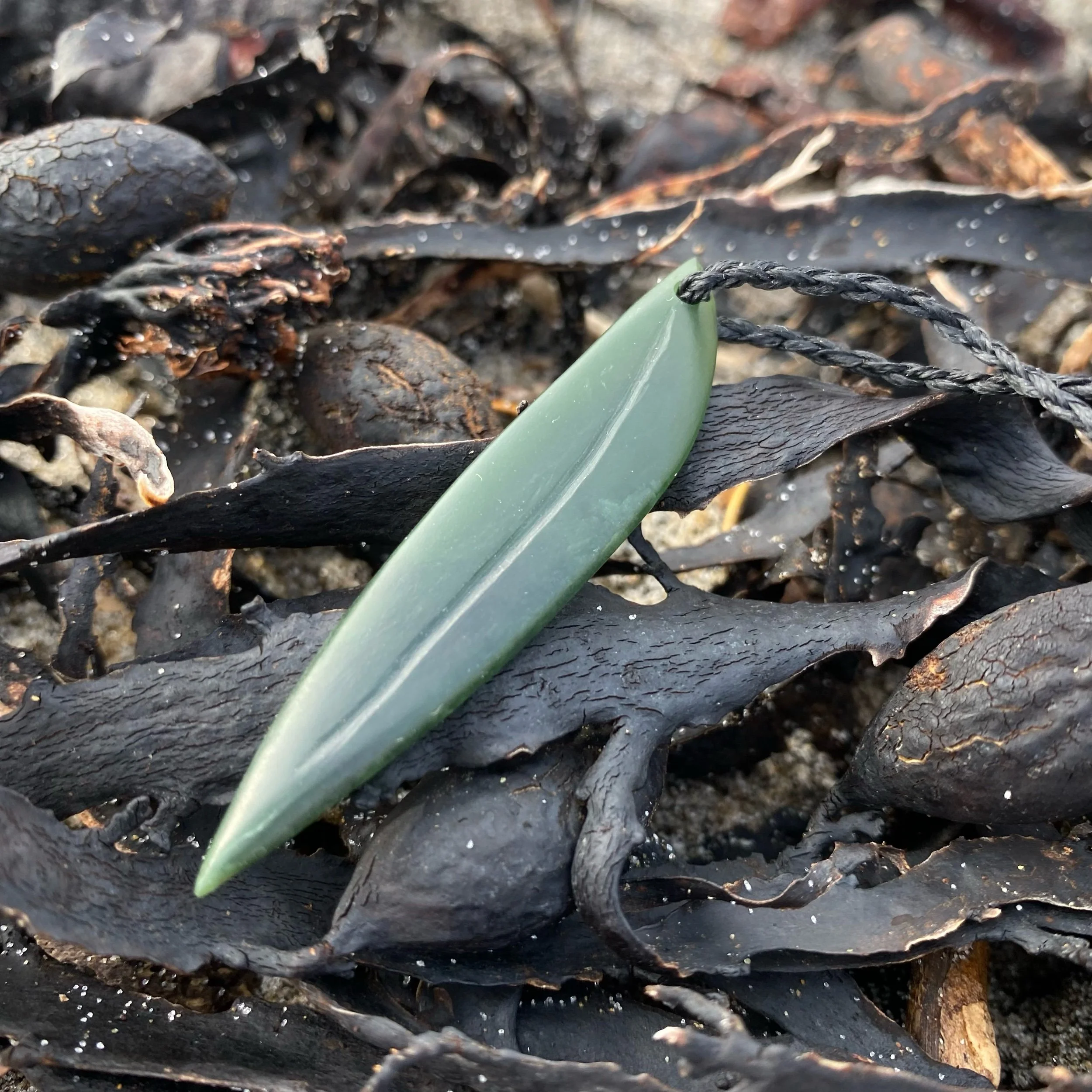 kahurangi kauri leaf pendant